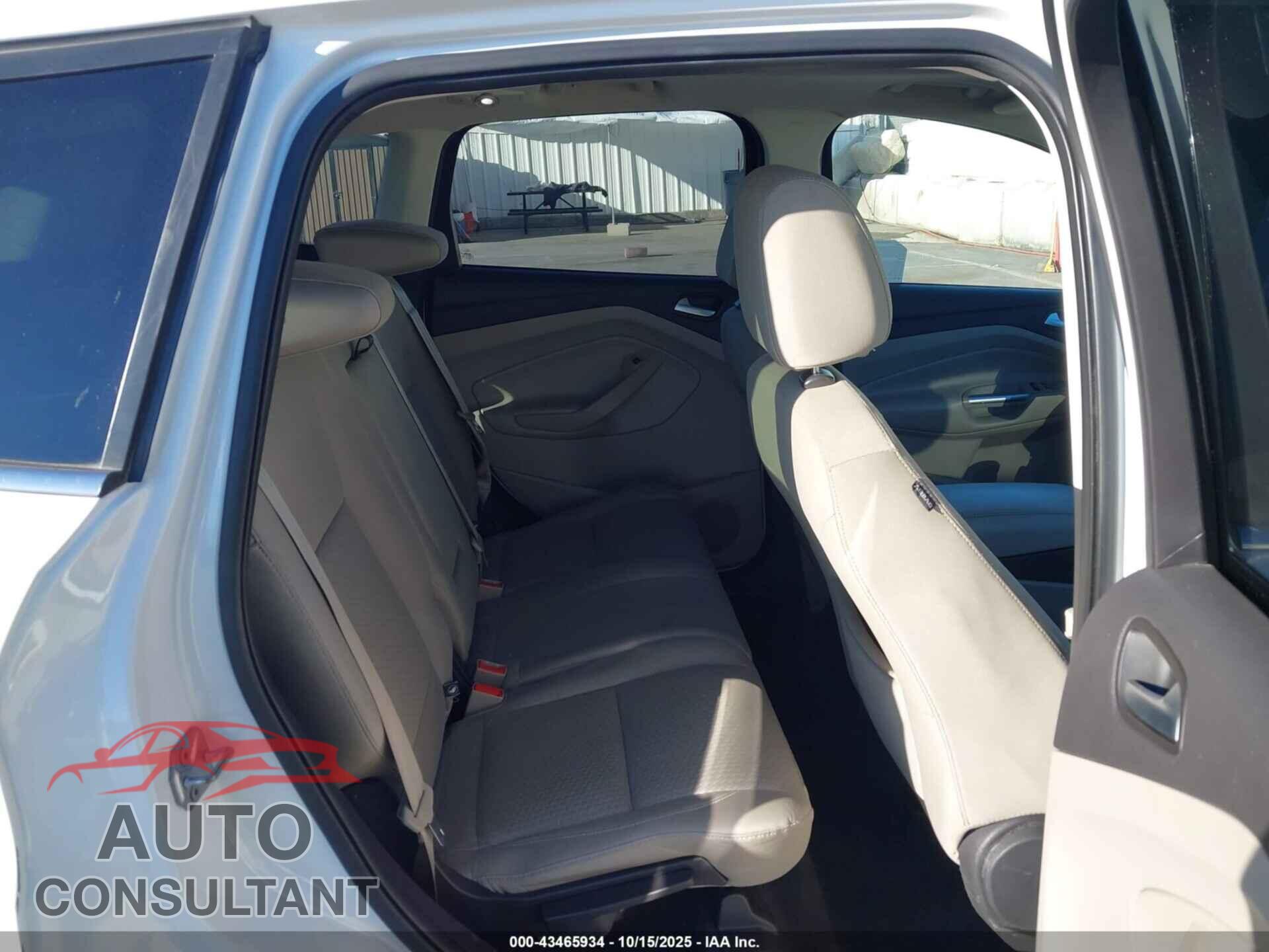 FORD ESCAPE 2017 - 1FMCU0G94HUC53585