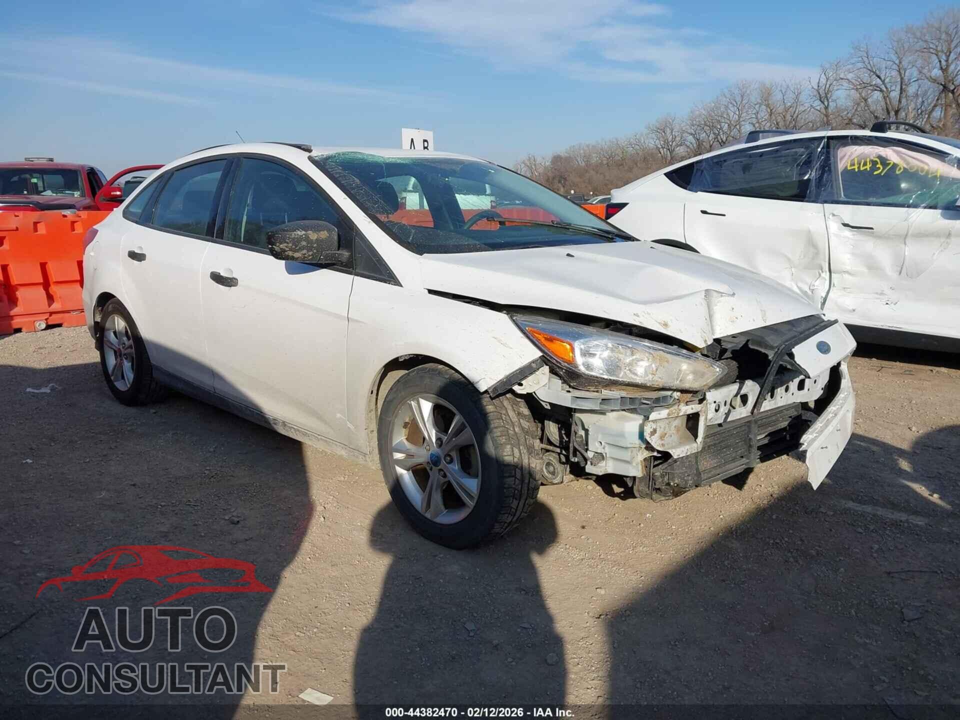 FORD FOCUS 2015 - 1FADP3E28FL329745