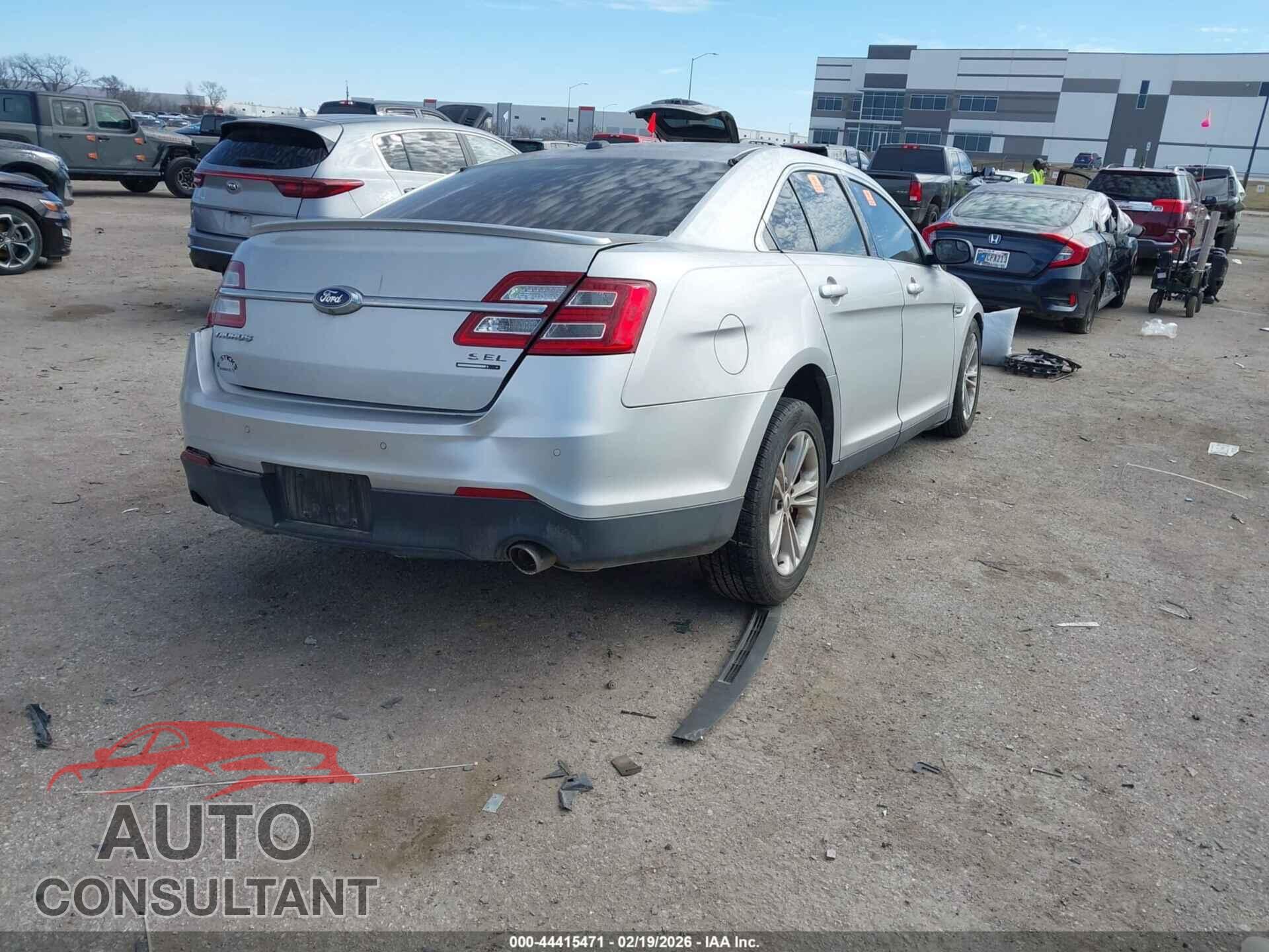 FORD TAURUS 2015 - 1FAHP2E87FG203157