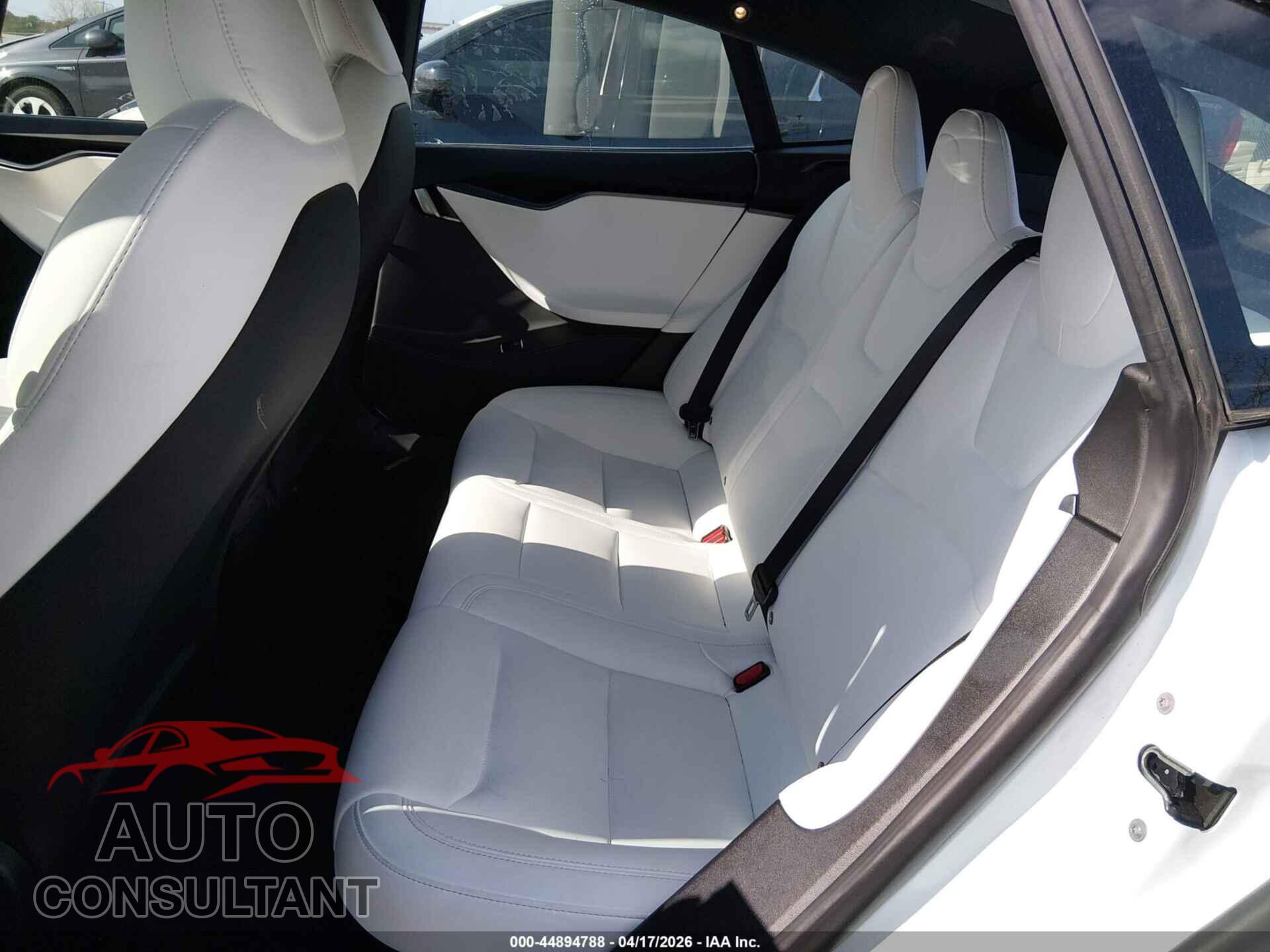 TESLA MODEL S 2021 - 5YJSA1E24MF424729