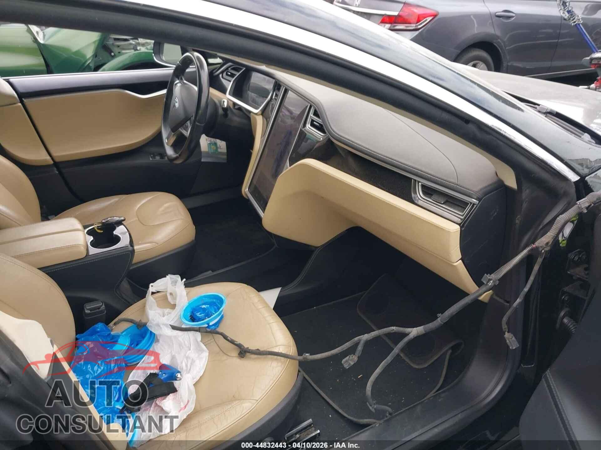 TESLA MODEL S 2014 - 5YJSA1H10EFP33151
