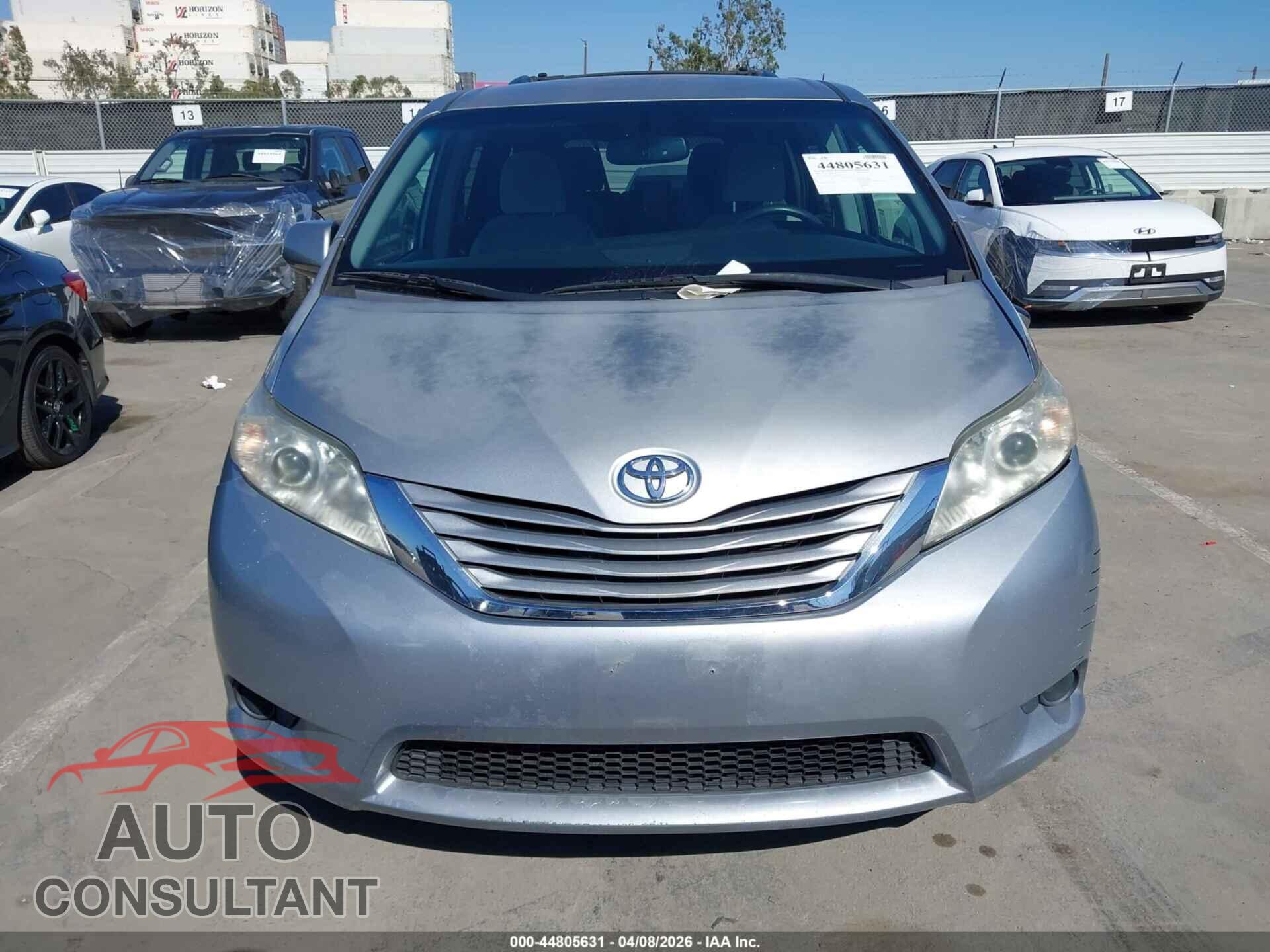 TOYOTA SIENNA 2017 - 5TDKZ3DC5HS834603
