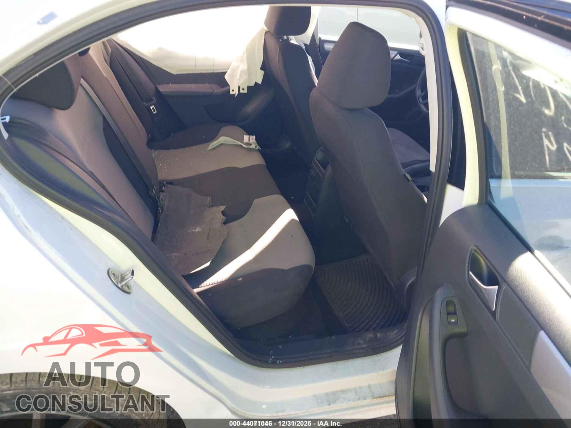 VOLKSWAGEN JETTA 2017 - 3VW2B7AJXHM350986