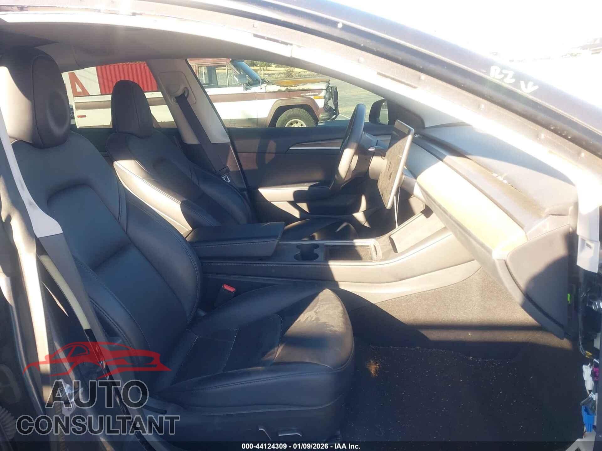 TESLA MODEL 3 2023 - 5YJ3E1EA1PF624598