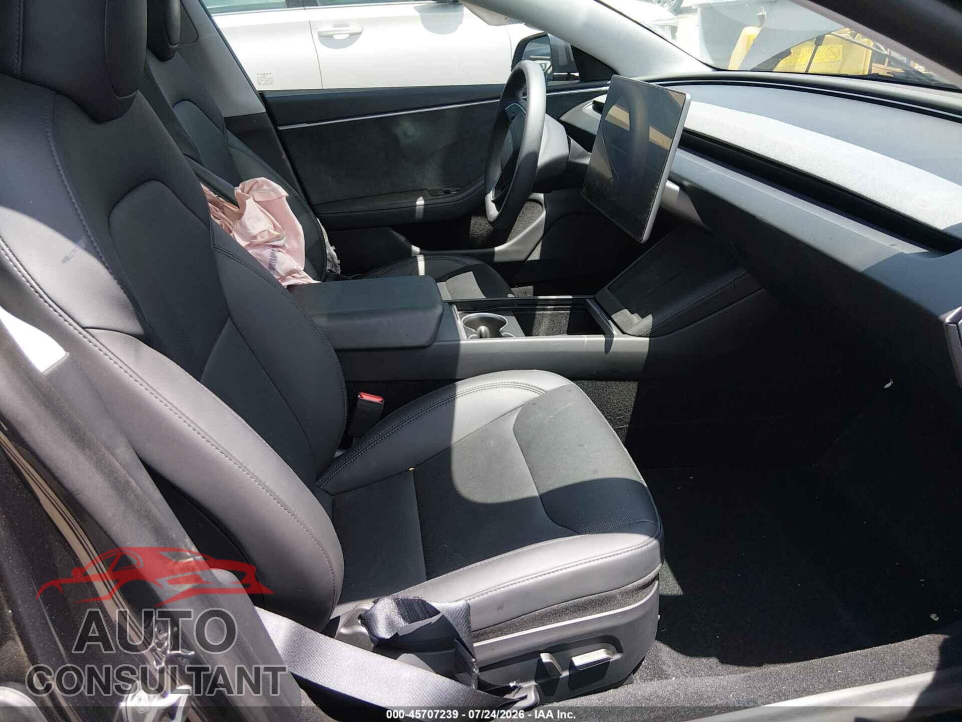 TESLA MODEL 3 2024 - 5YJ3E1EB3RF829495