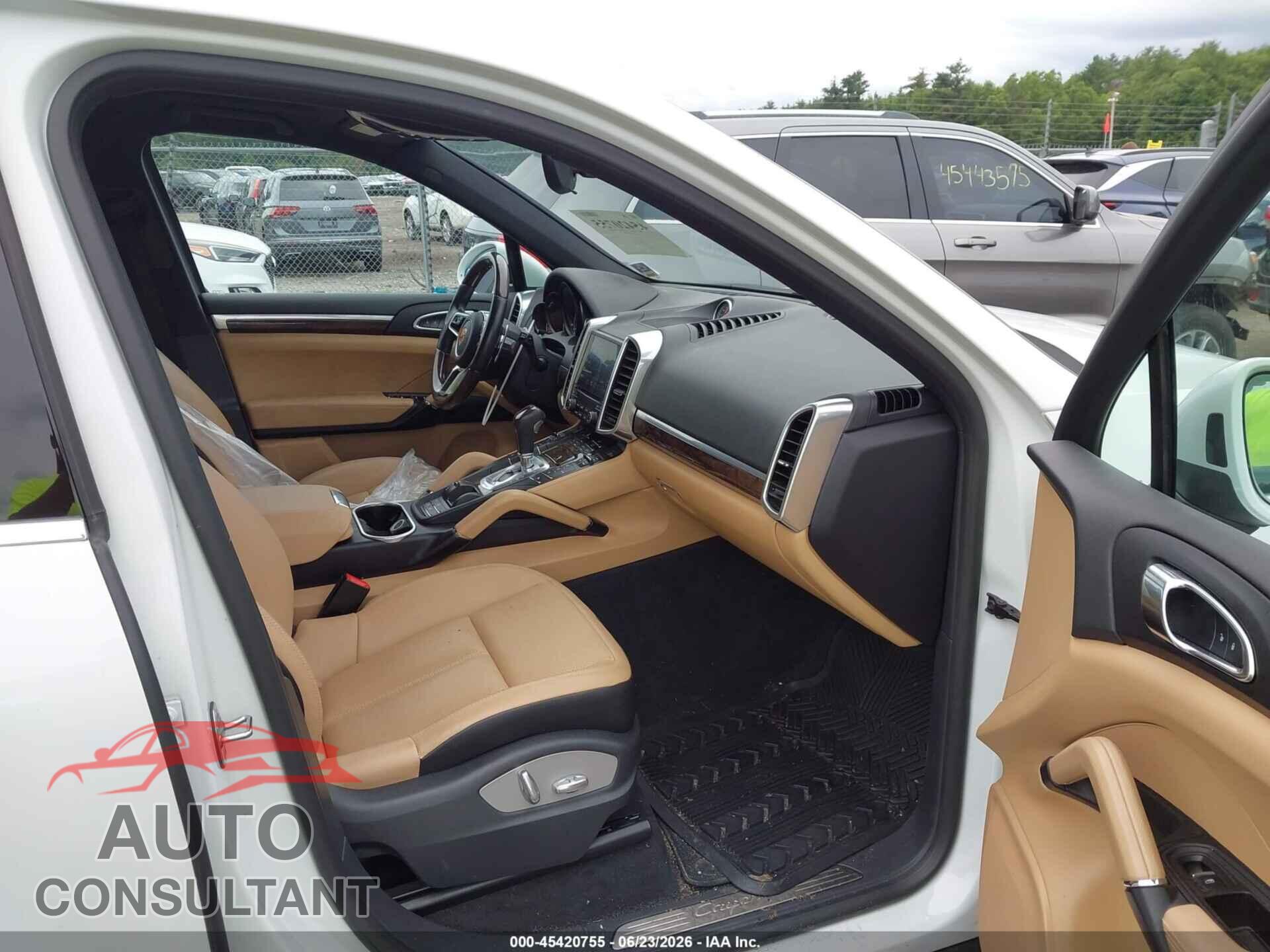 PORSCHE CAYENNE 2017 - WP1AA2A21HKA82879
