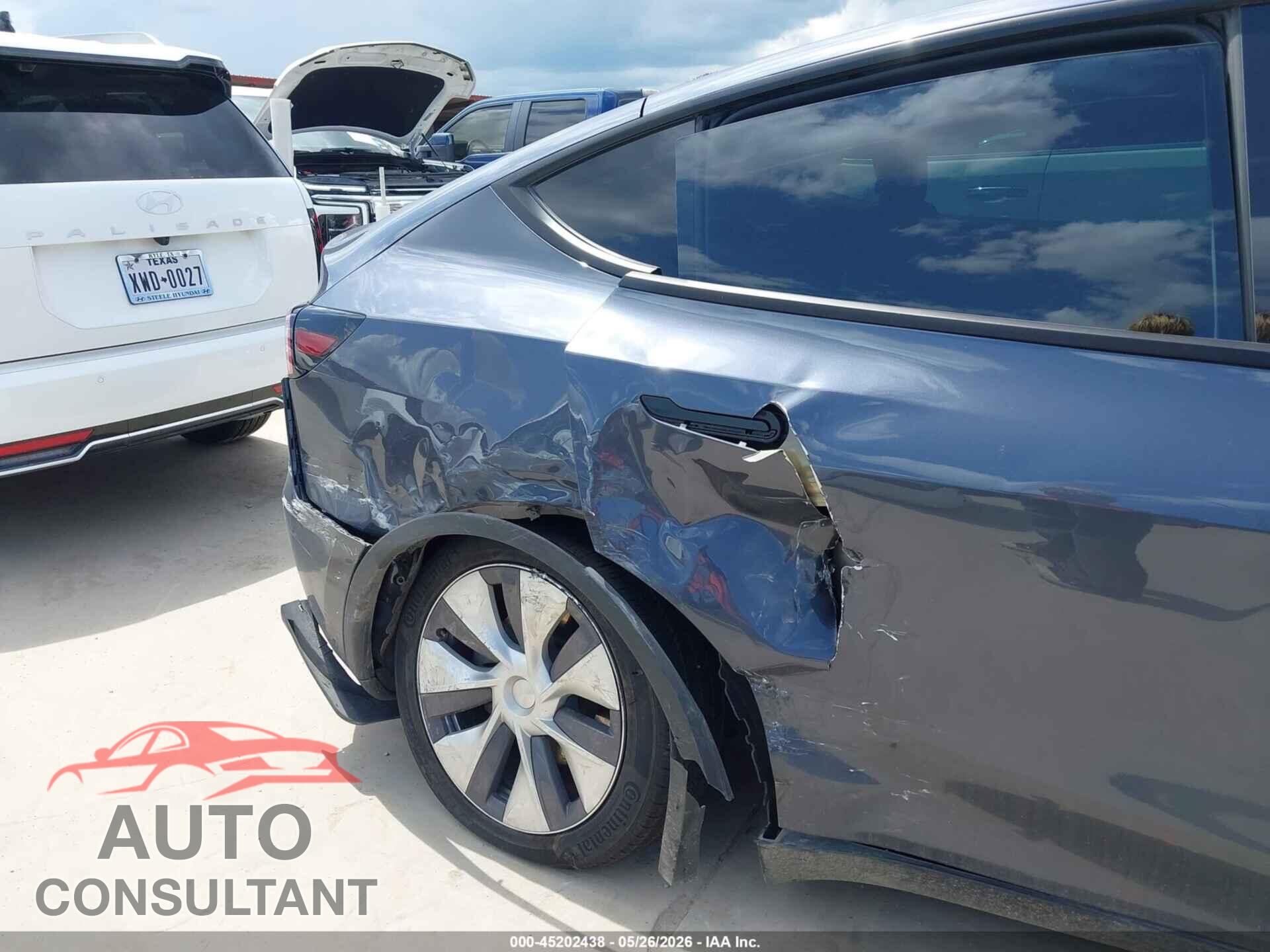 TESLA MODEL Y 2023 - 7SAYGAEEXPF941527