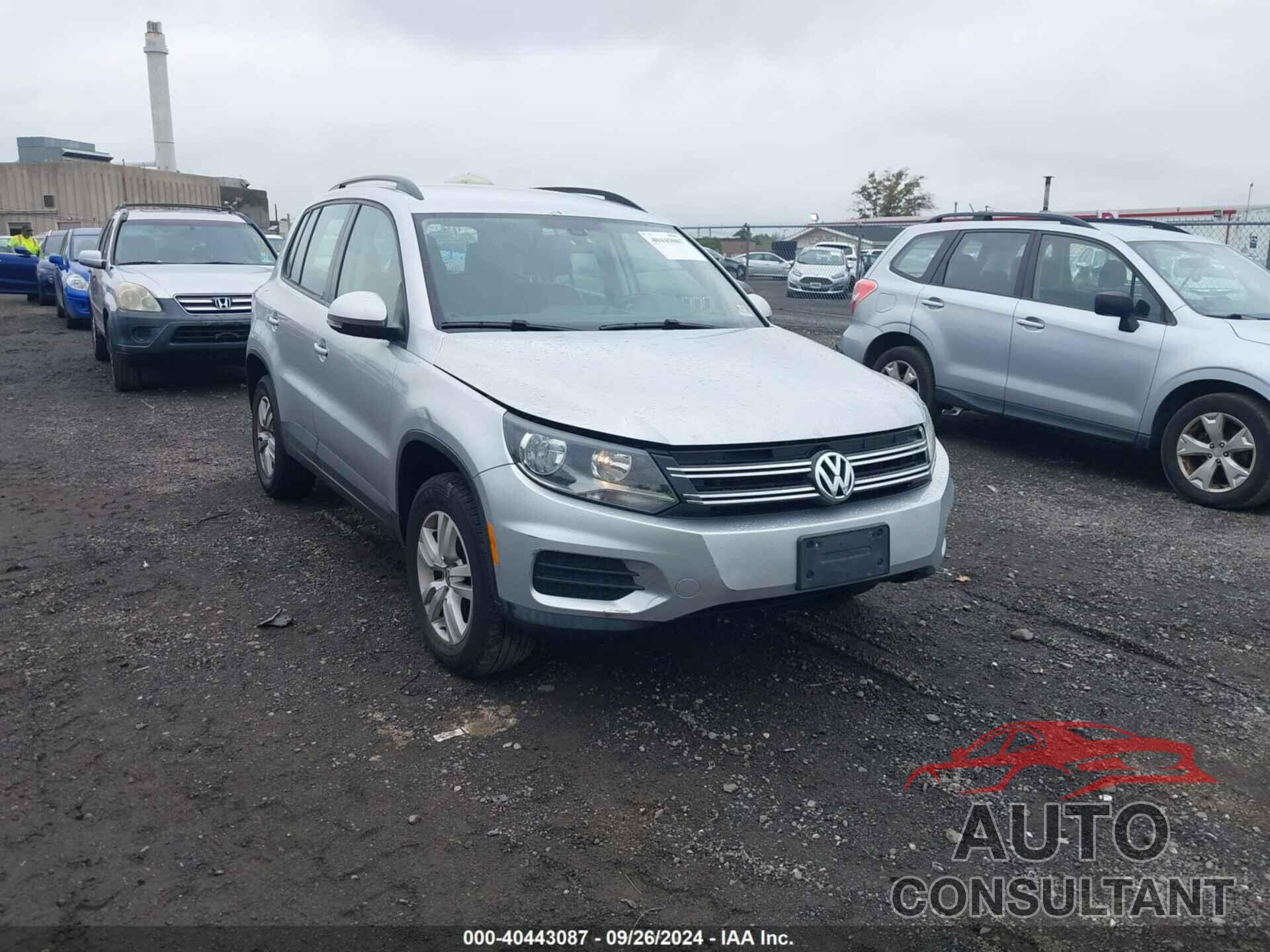 VOLKSWAGEN TIGUAN 2017 - WVGAV7AX9HK034637