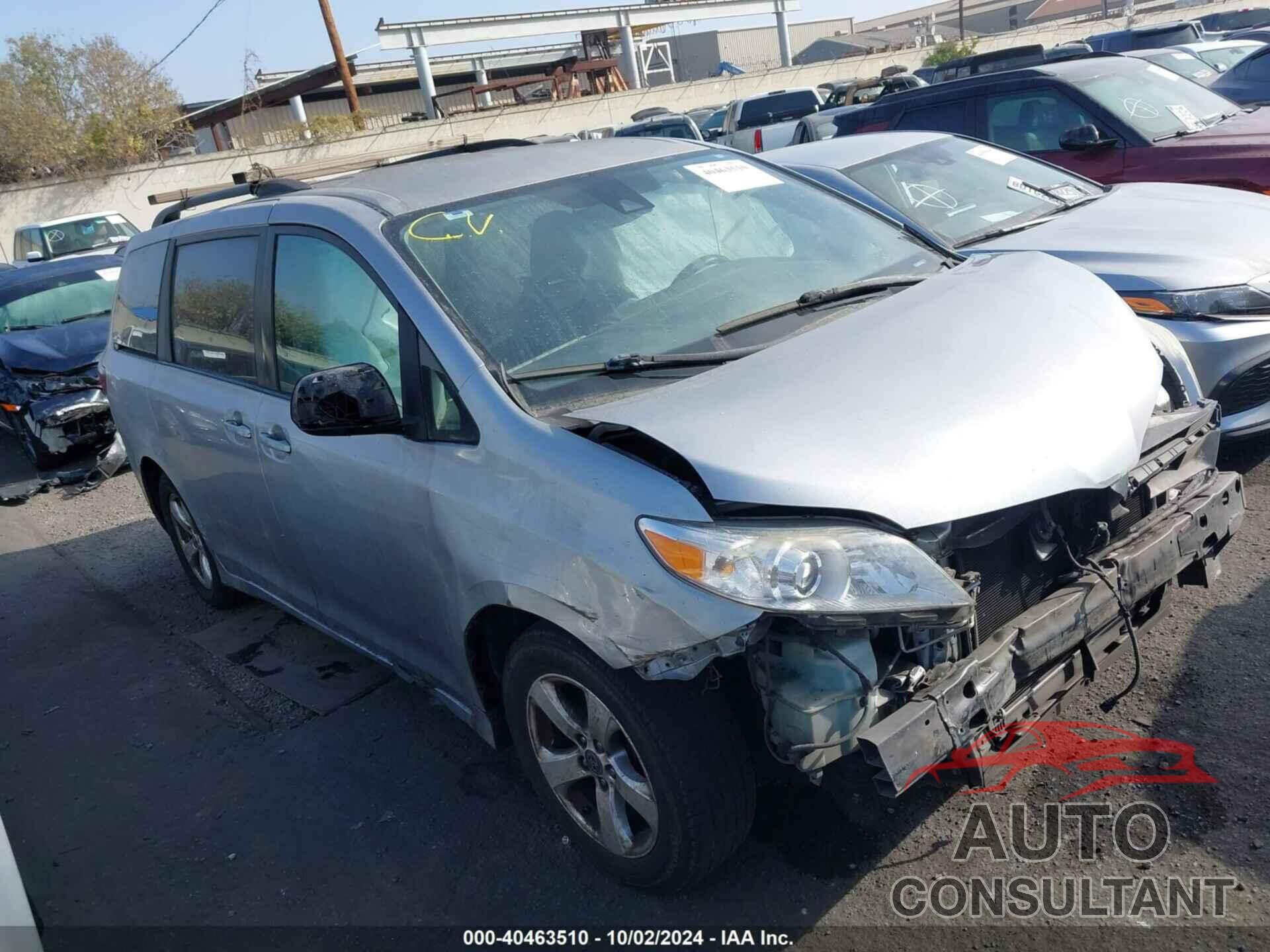 TOYOTA SIENNA 2018 - 5TDKZ3DC7JS919500