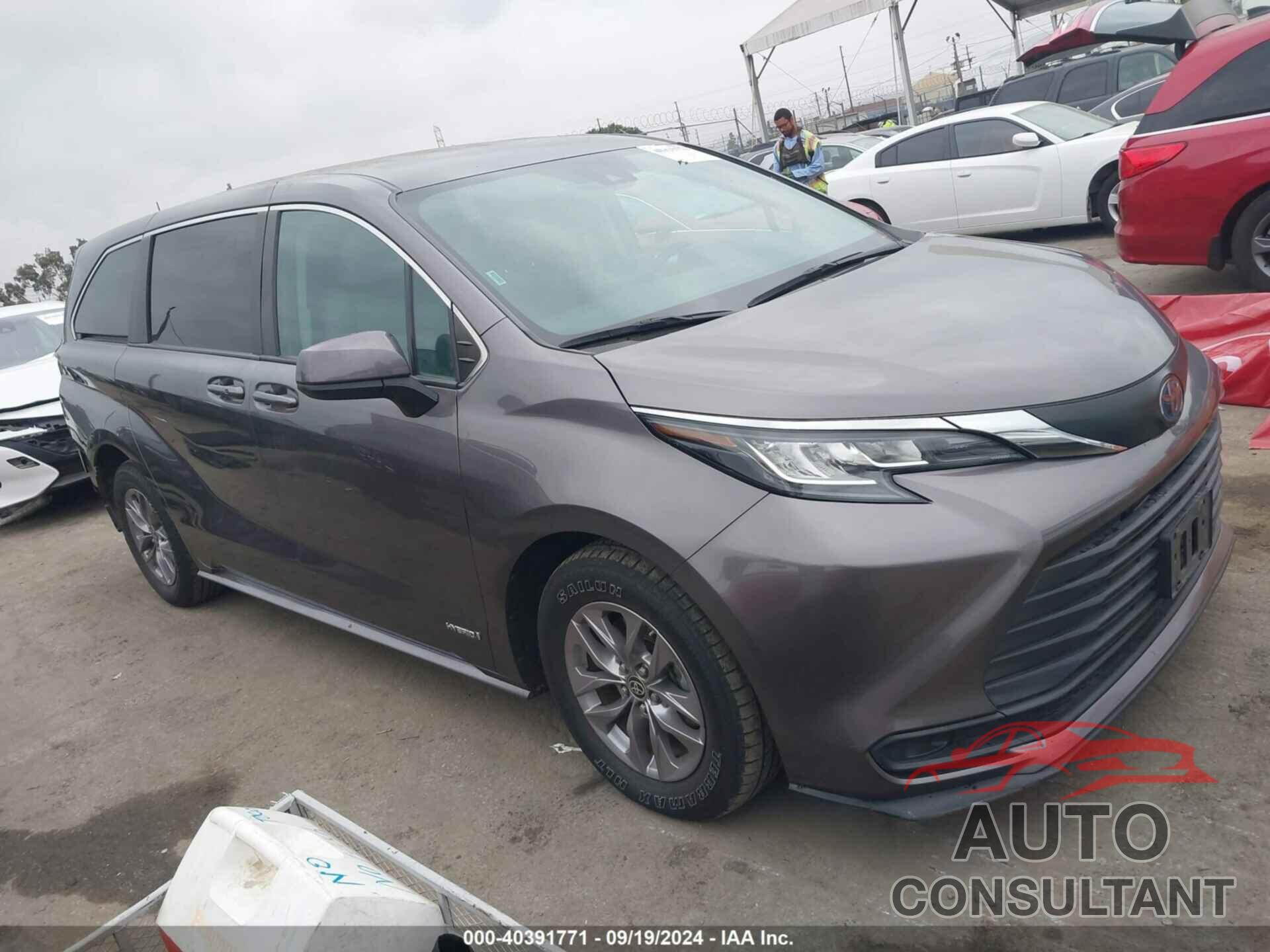 TOYOTA SIENNA 2021 - 5TDKRKEC5MS026674