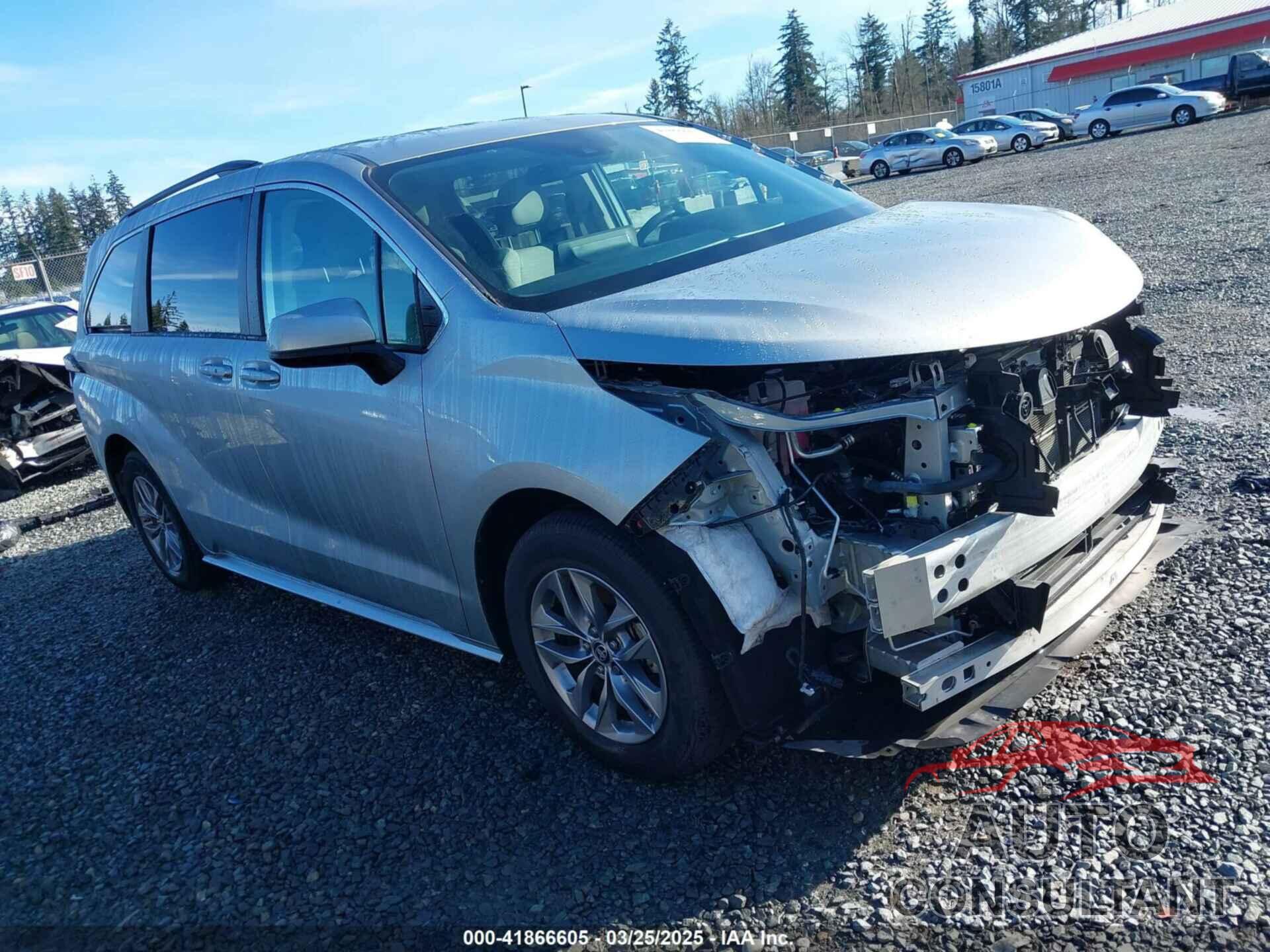 TOYOTA SIENNA 2022 - 5TDKRKEC4NS098466
