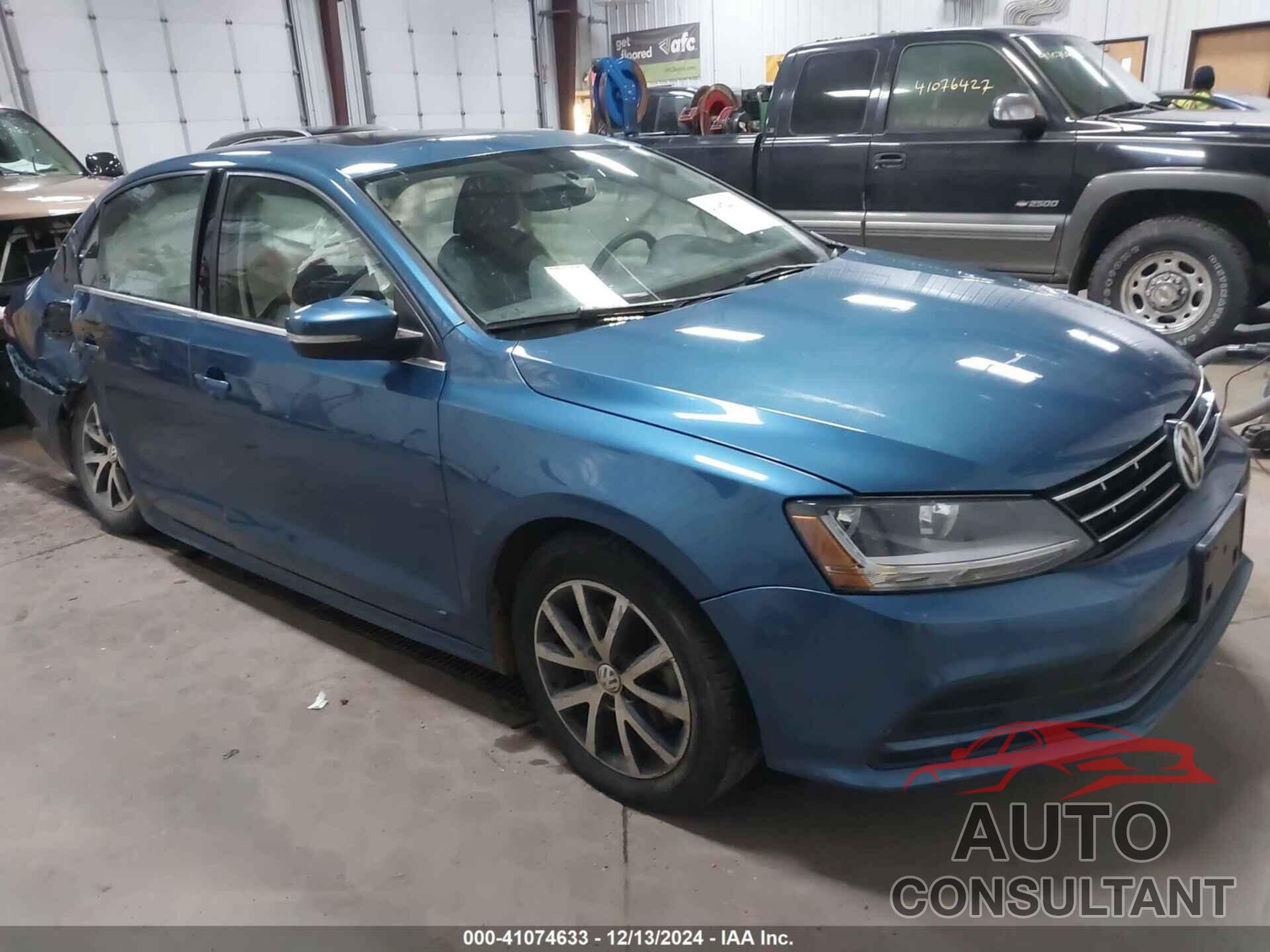 VOLKSWAGEN JETTA 2018 - 3VWDB7AJ8JM209560