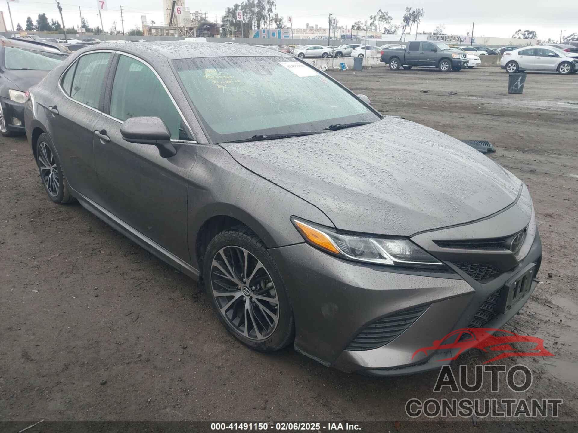 TOYOTA CAMRY 2018 - 4T1B11HK9JU577679