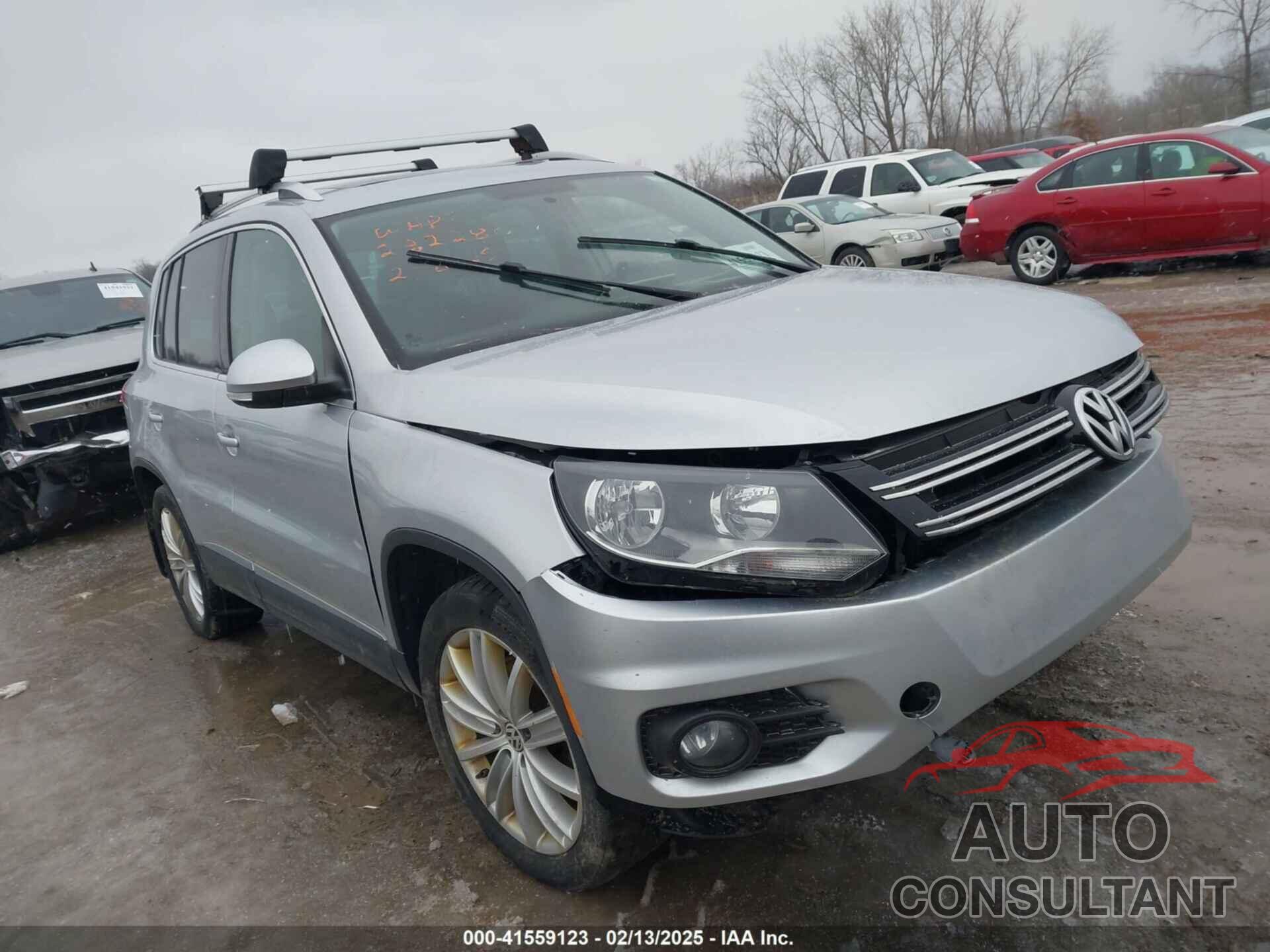 VOLKSWAGEN TIGUAN 2015 - WVGBV7AX6FW559245