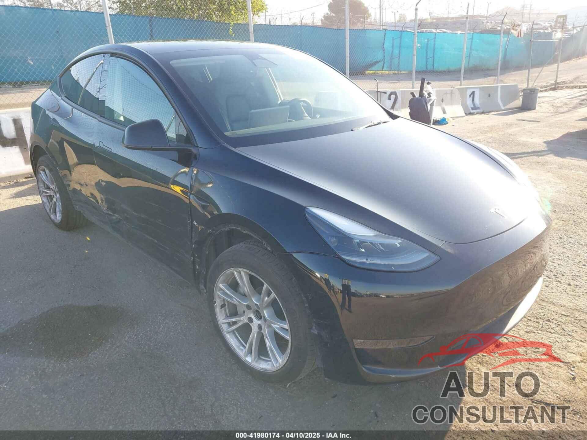 TESLA MODEL Y 2023 - 7SAYGAEEXPF673871