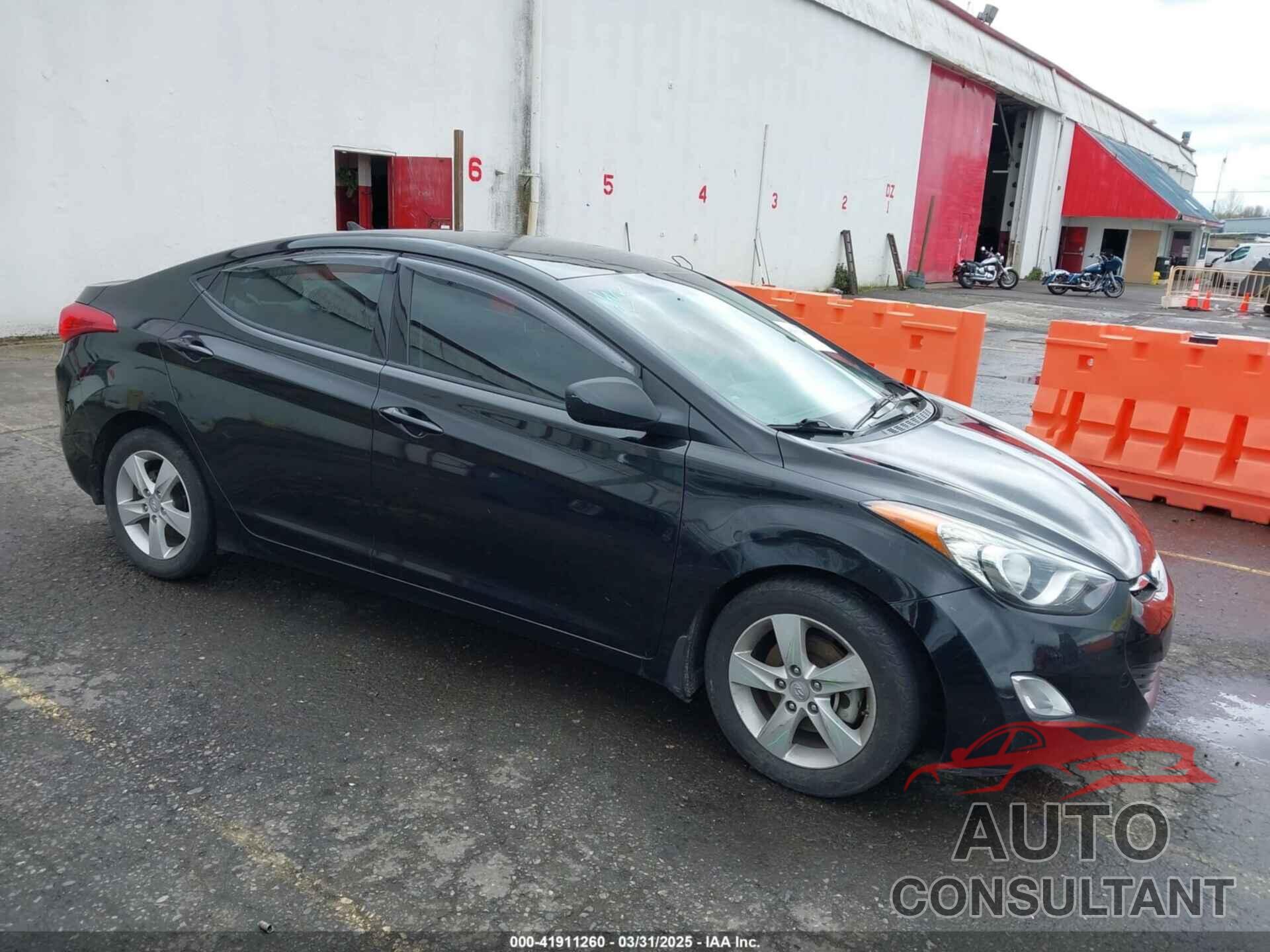 HYUNDAI ELANTRA 2013 - 5NPDH4AE3DH210757
