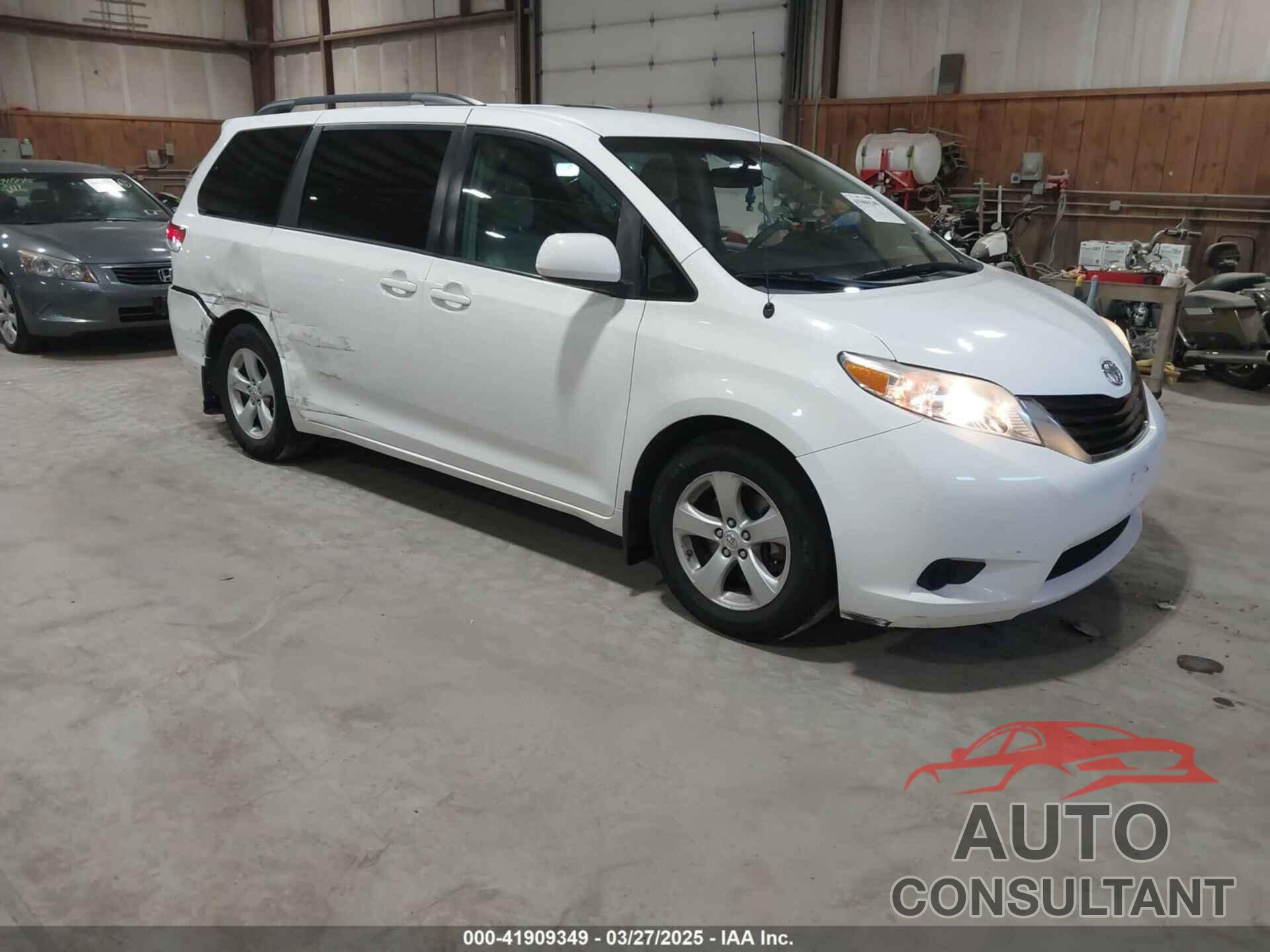 TOYOTA SIENNA 2011 - 5TDKK3DC5BS048778