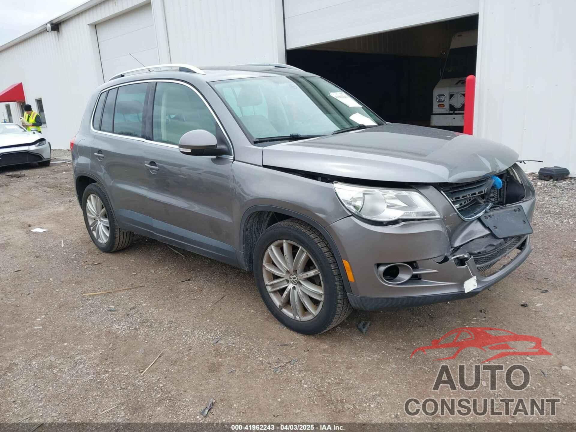 VOLKSWAGEN TIGUAN 2011 - WVGAV7AX6BW500878