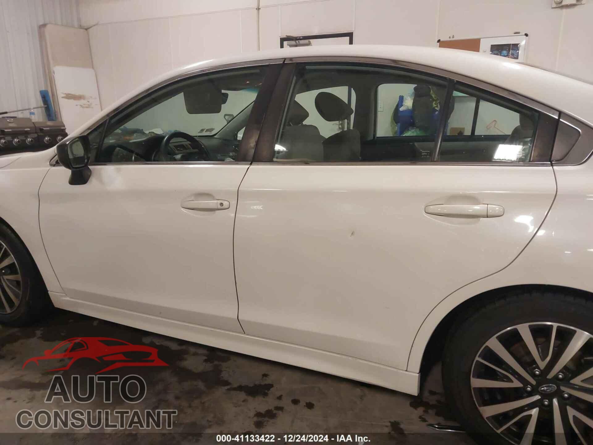 SUBARU LEGACY 2018 - 4S3BNAB60J3020251