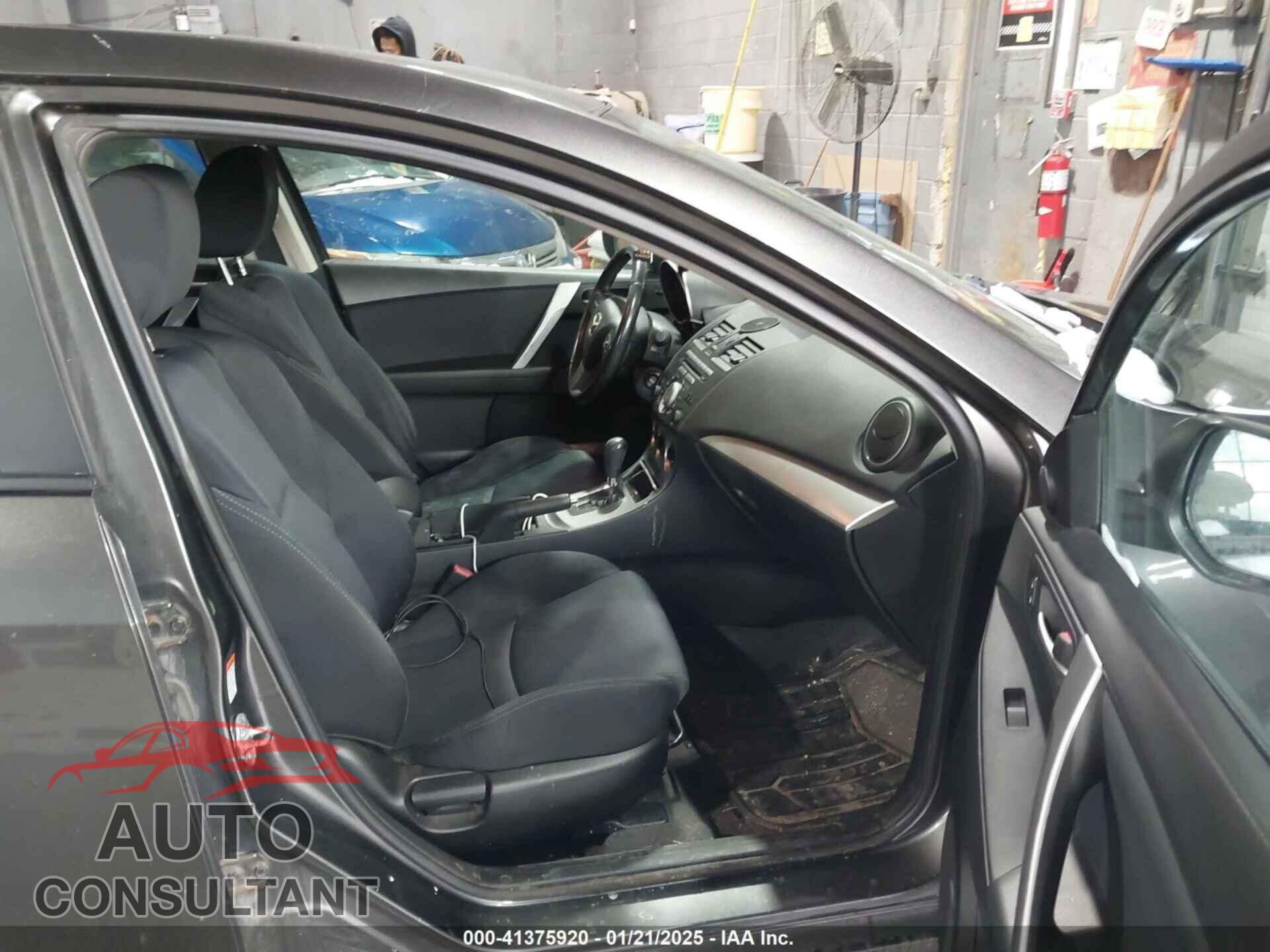 MAZDA MAZDA3 2011 - JM1BL1U63B1475983