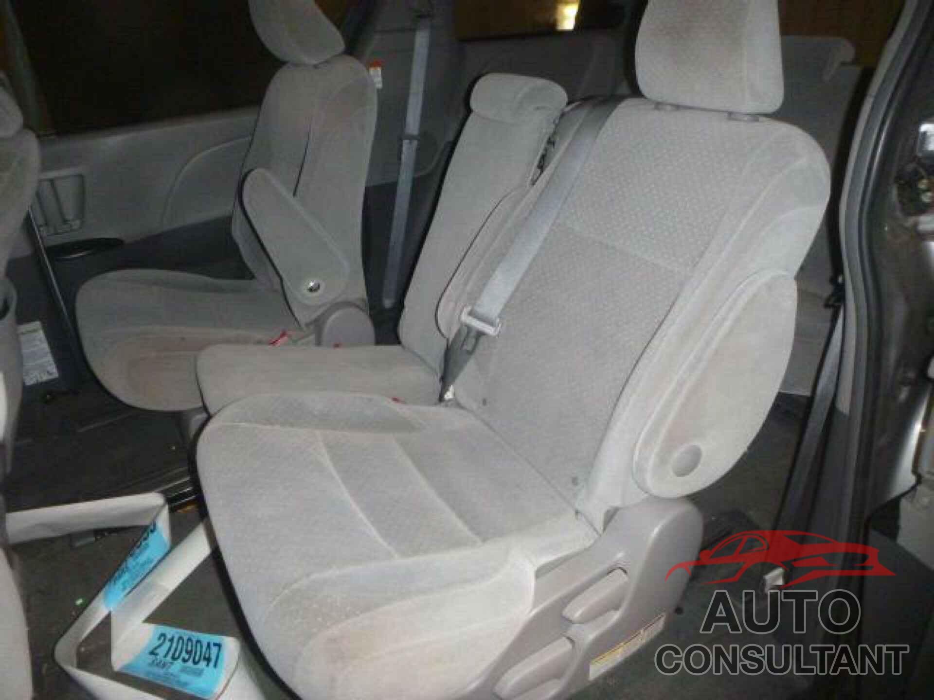 TOYOTA SIENNA 2017 - 5TDKZ3DC5HS795902