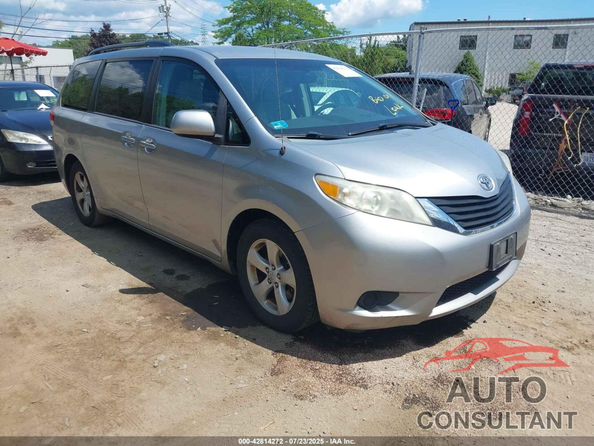 TOYOTA SIENNA 2011 - 5TDKK3DC8BS140516