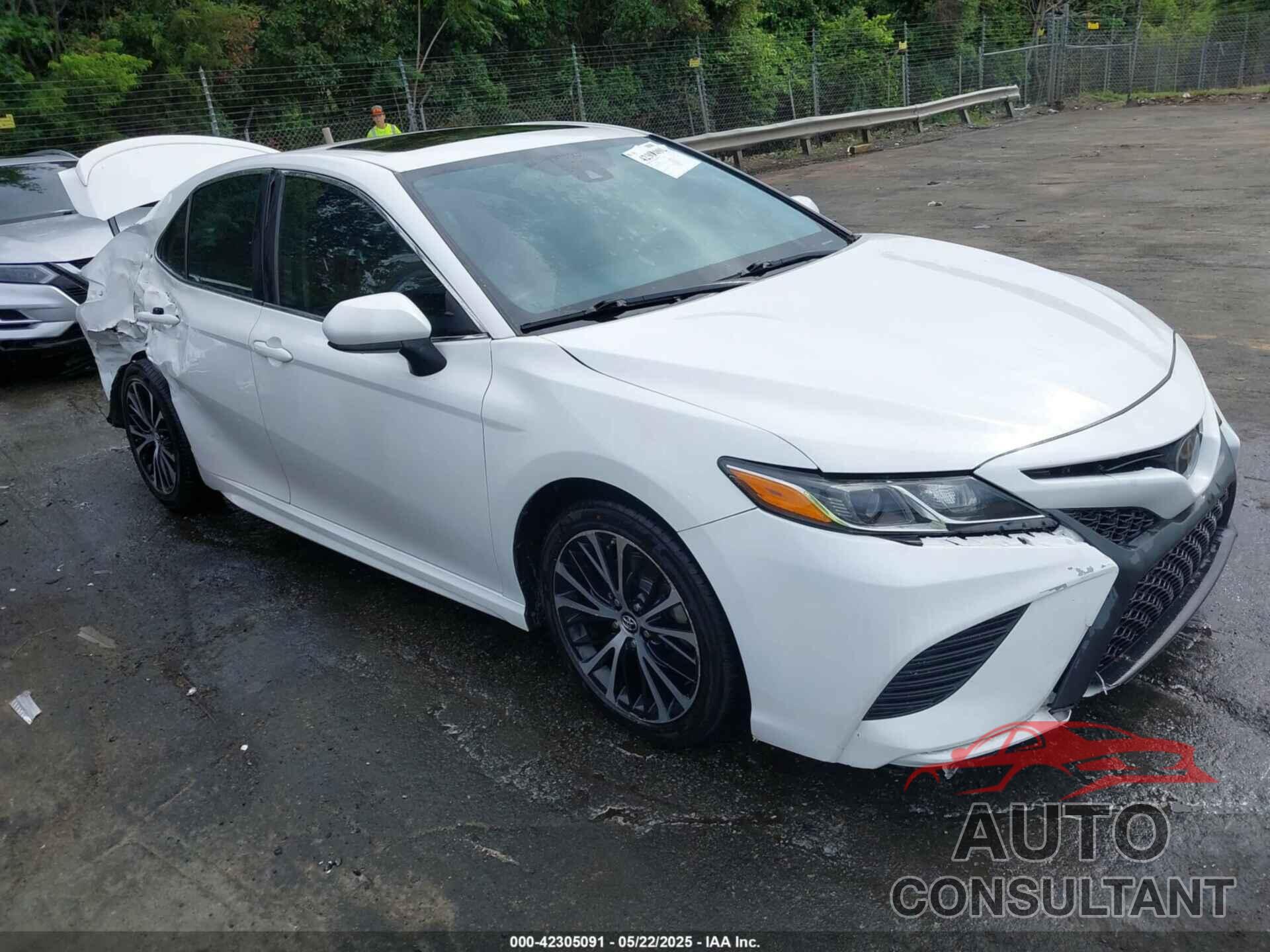 TOYOTA CAMRY 2018 - 4T1B11HK8JU674775
