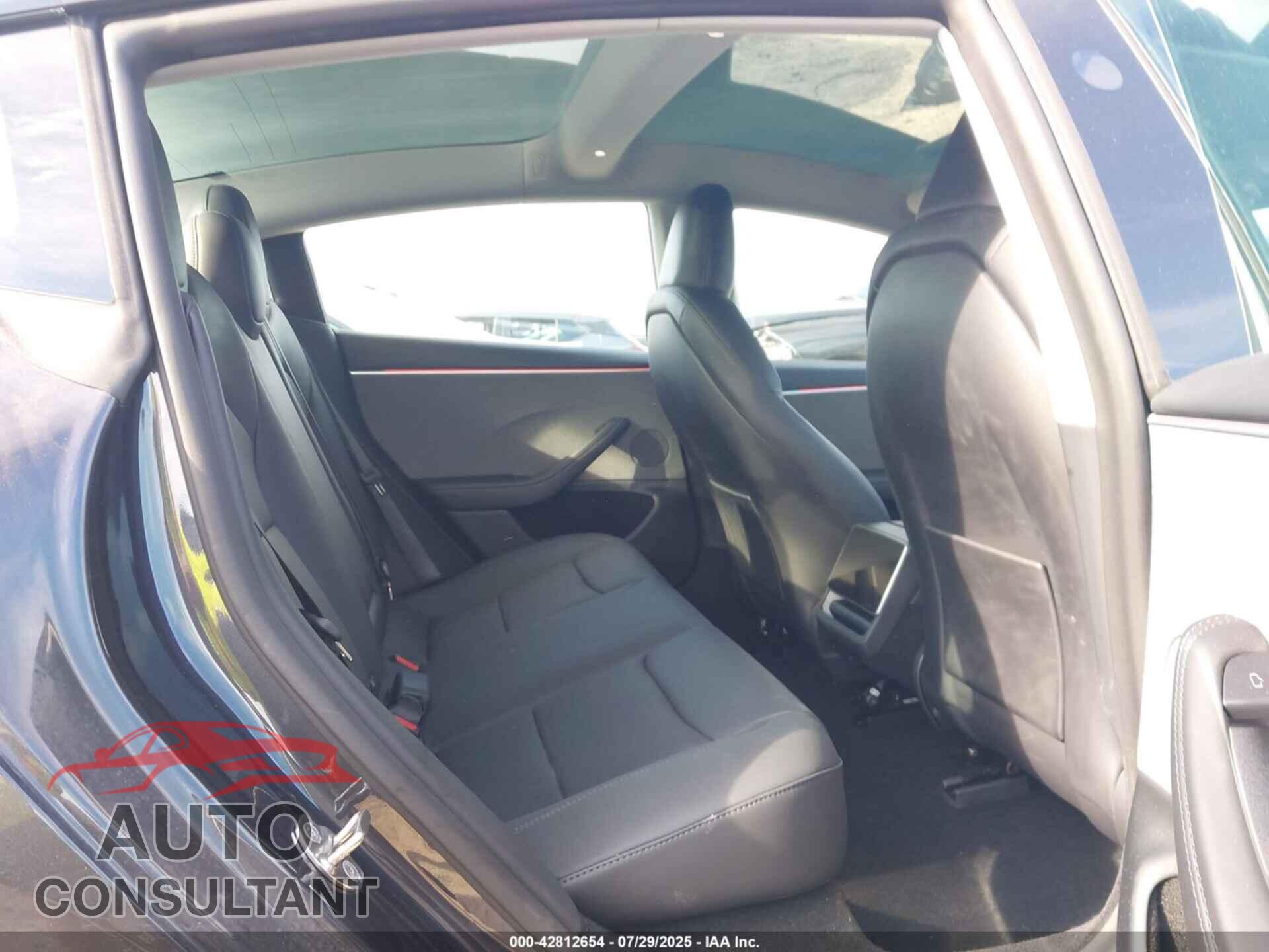 TESLA MODEL 3 2024 - 5YJ3E1EA7RF842161