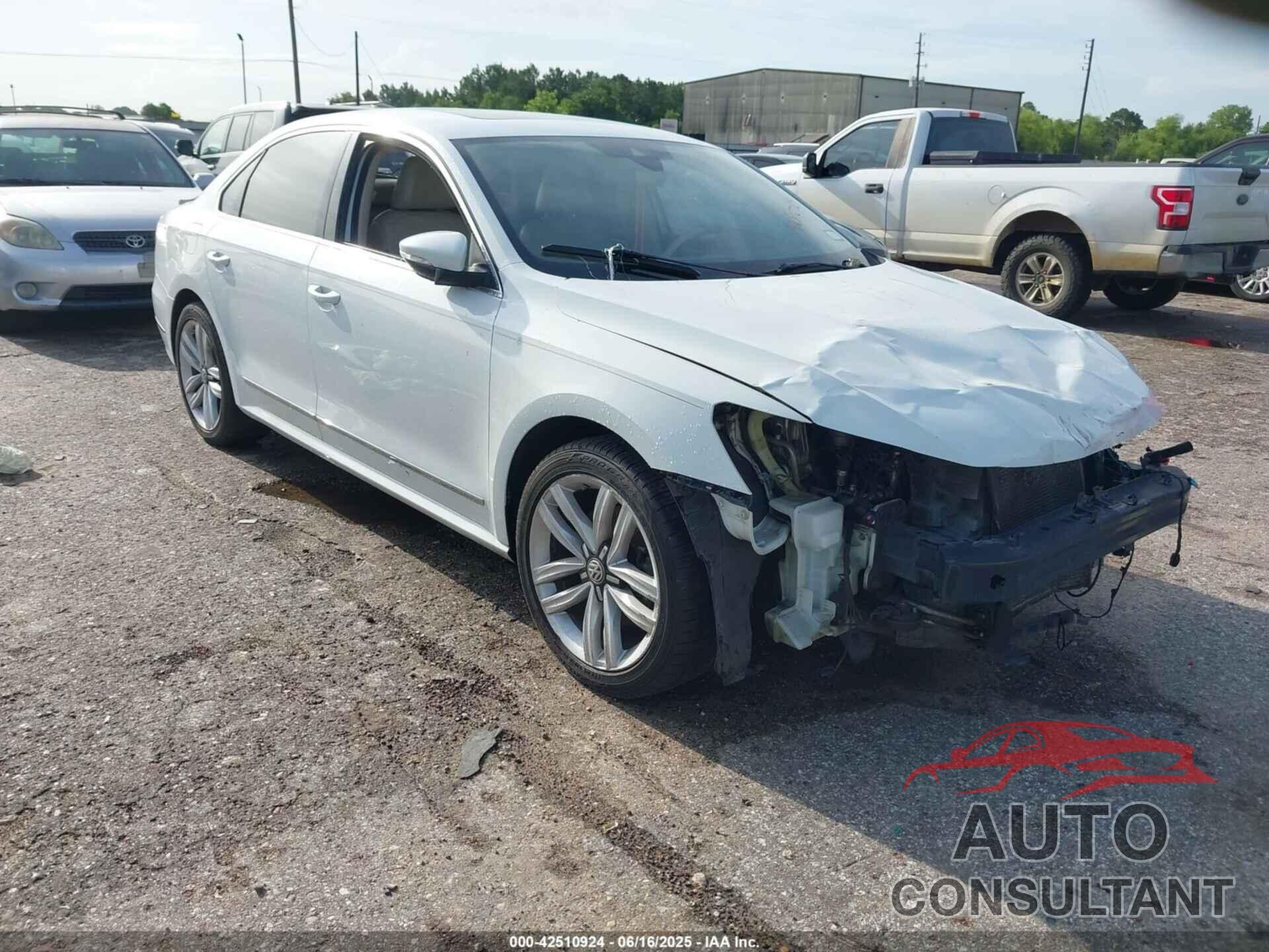 VOLKSWAGEN PASSAT 2017 - 1VWCT7A33HC079645