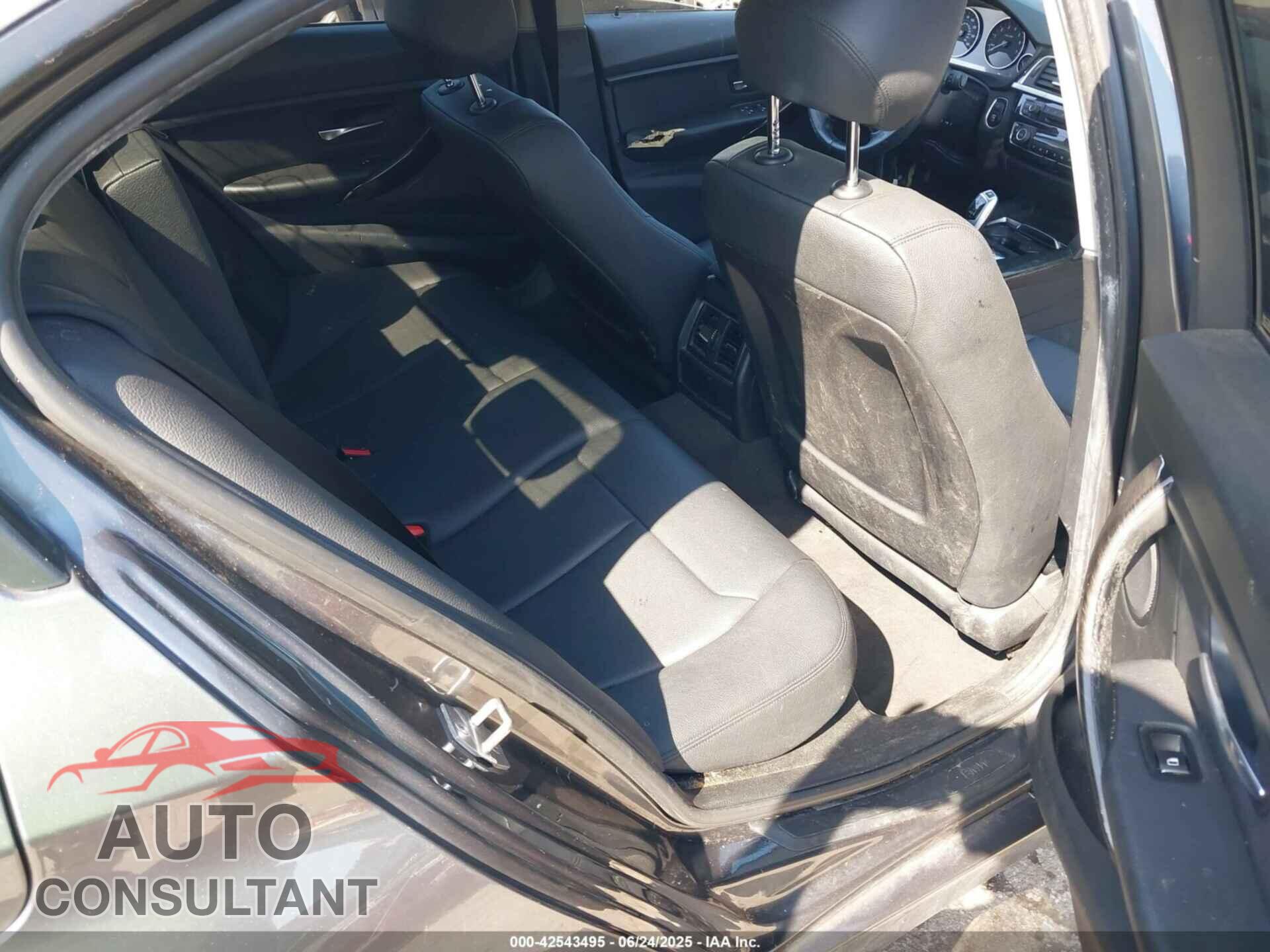 BMW 320I 2016 - WBA8E5G55GNU19927