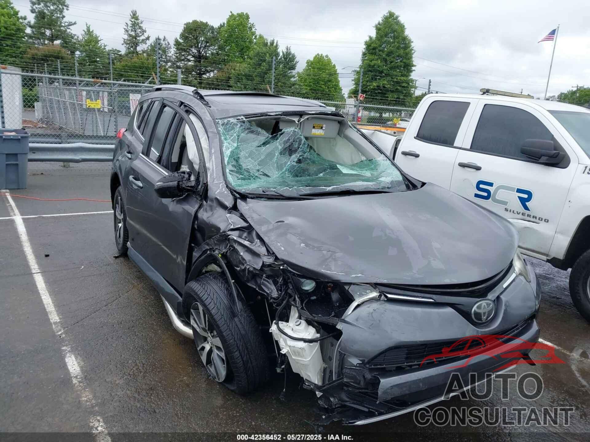 TOYOTA RAV4 2018 - JTMWFREV3JJ184752