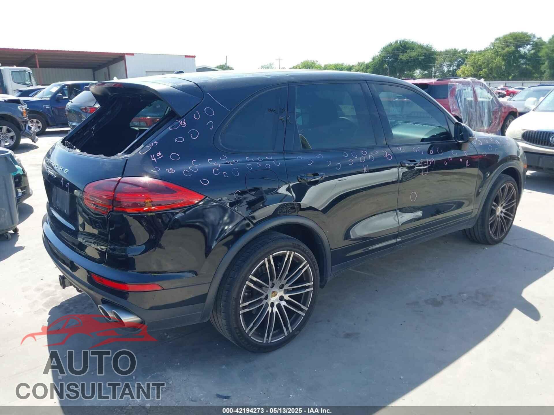 PORSCHE CAYENNE 2017 - WP1AB2A24HLA52279