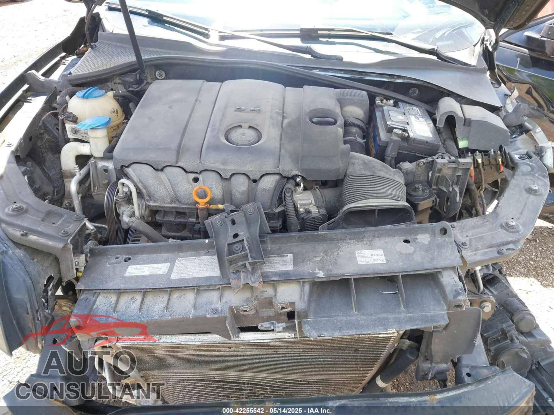 VOLKSWAGEN PASSAT 2013 - 1VWAP7A39DC147565