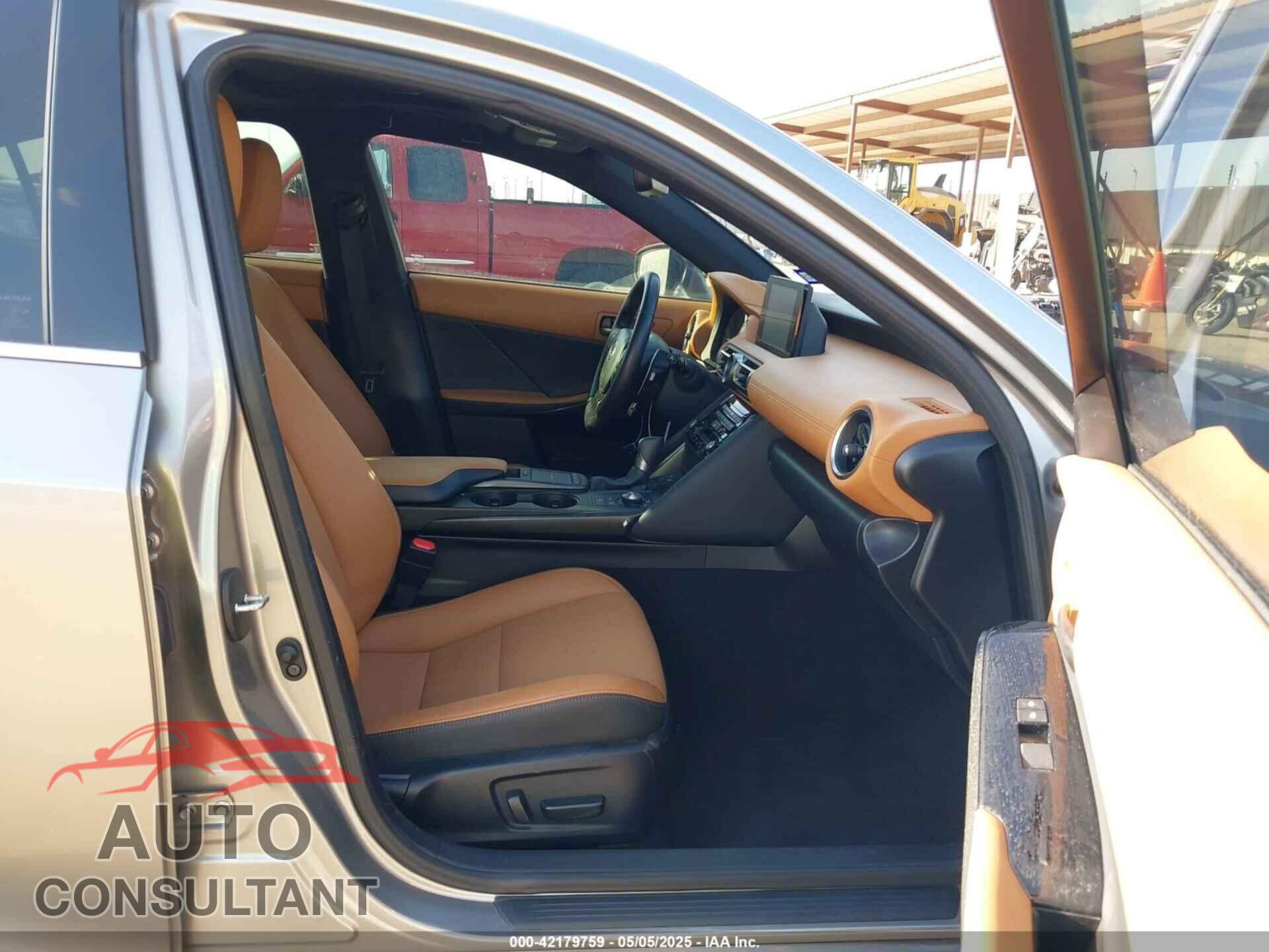 LEXUS IS 300 2021 - JTHCA1D26M5113003