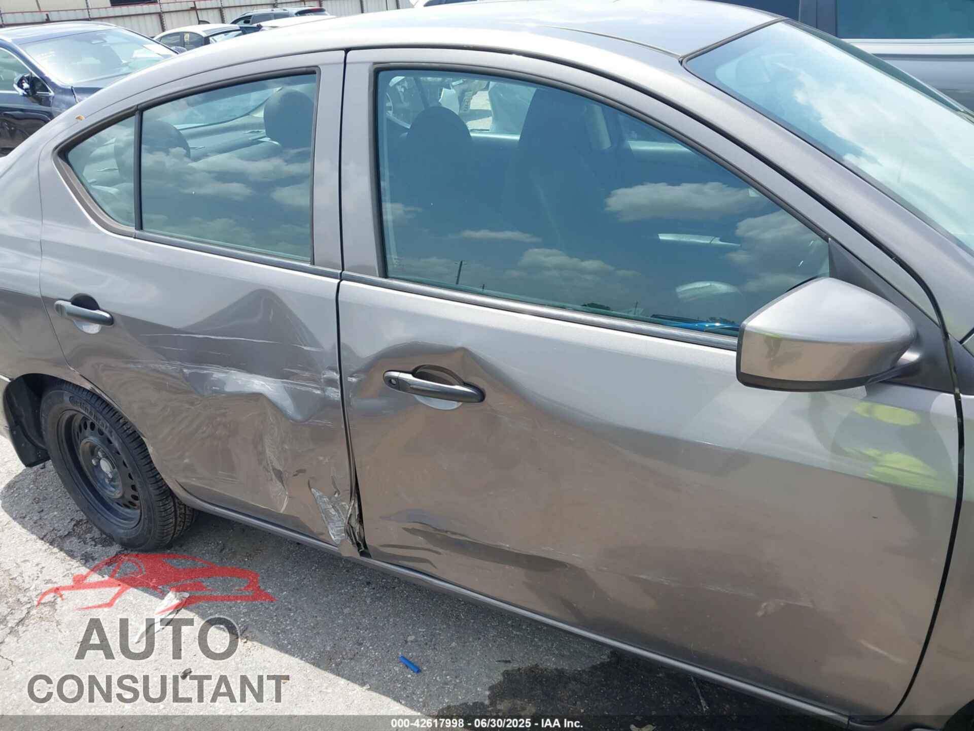 NISSAN VERSA 2017 - 3N1CN7AP1HL855357