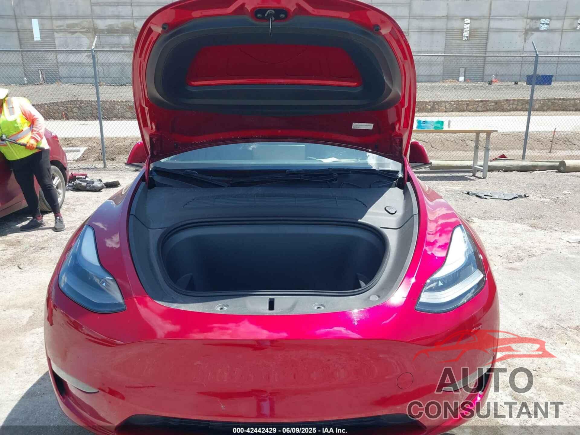 TESLA MODEL Y 2024 - 7SAYGDEE2RA281209