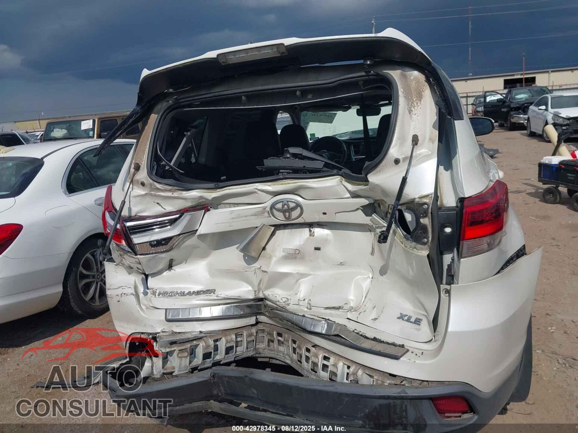 TOYOTA HIGHLANDER 2017 - 5TDKZRFHXHS511157