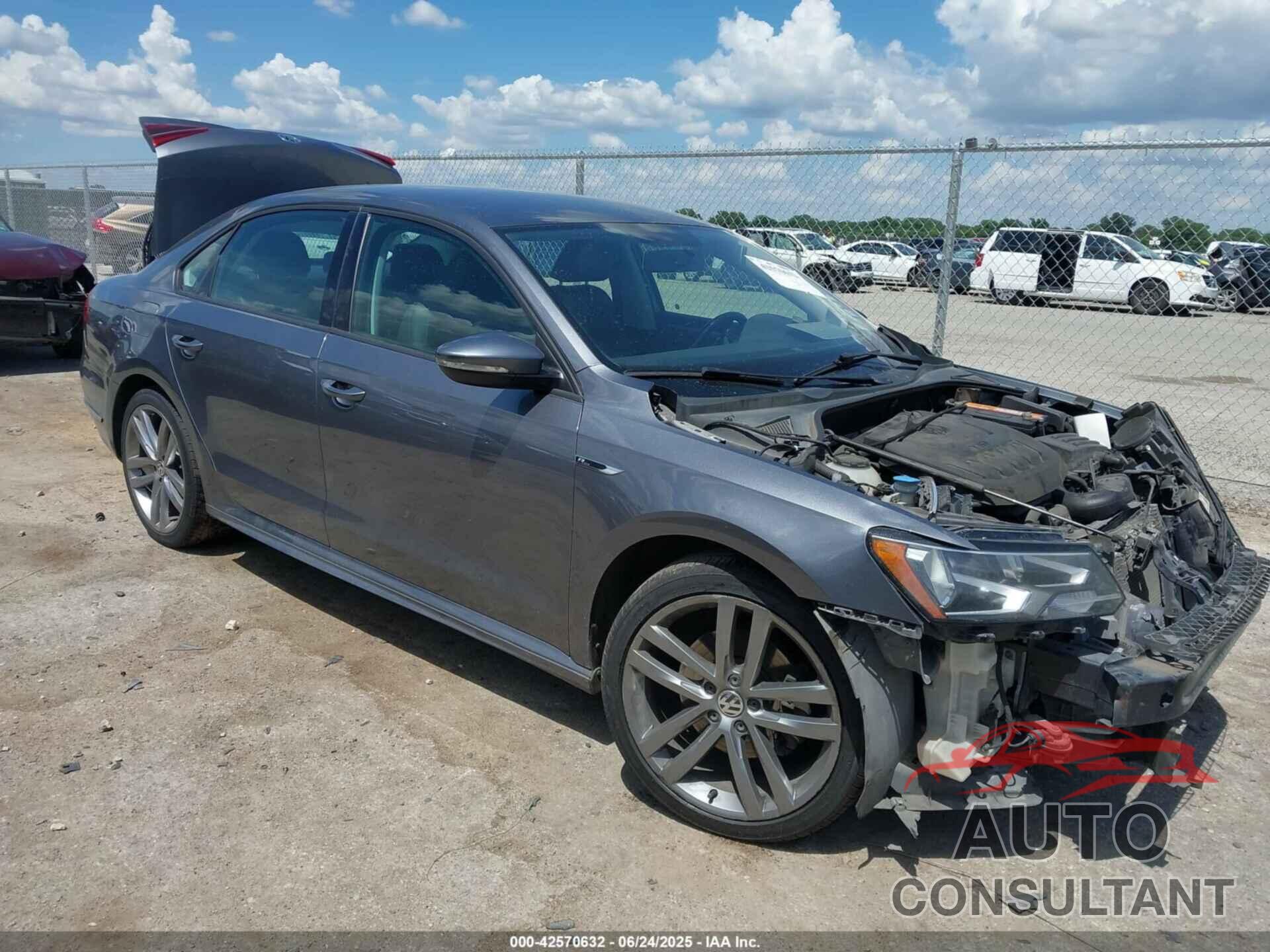 VOLKSWAGEN PASSAT 2018 - 1VWAA7A37JC032394