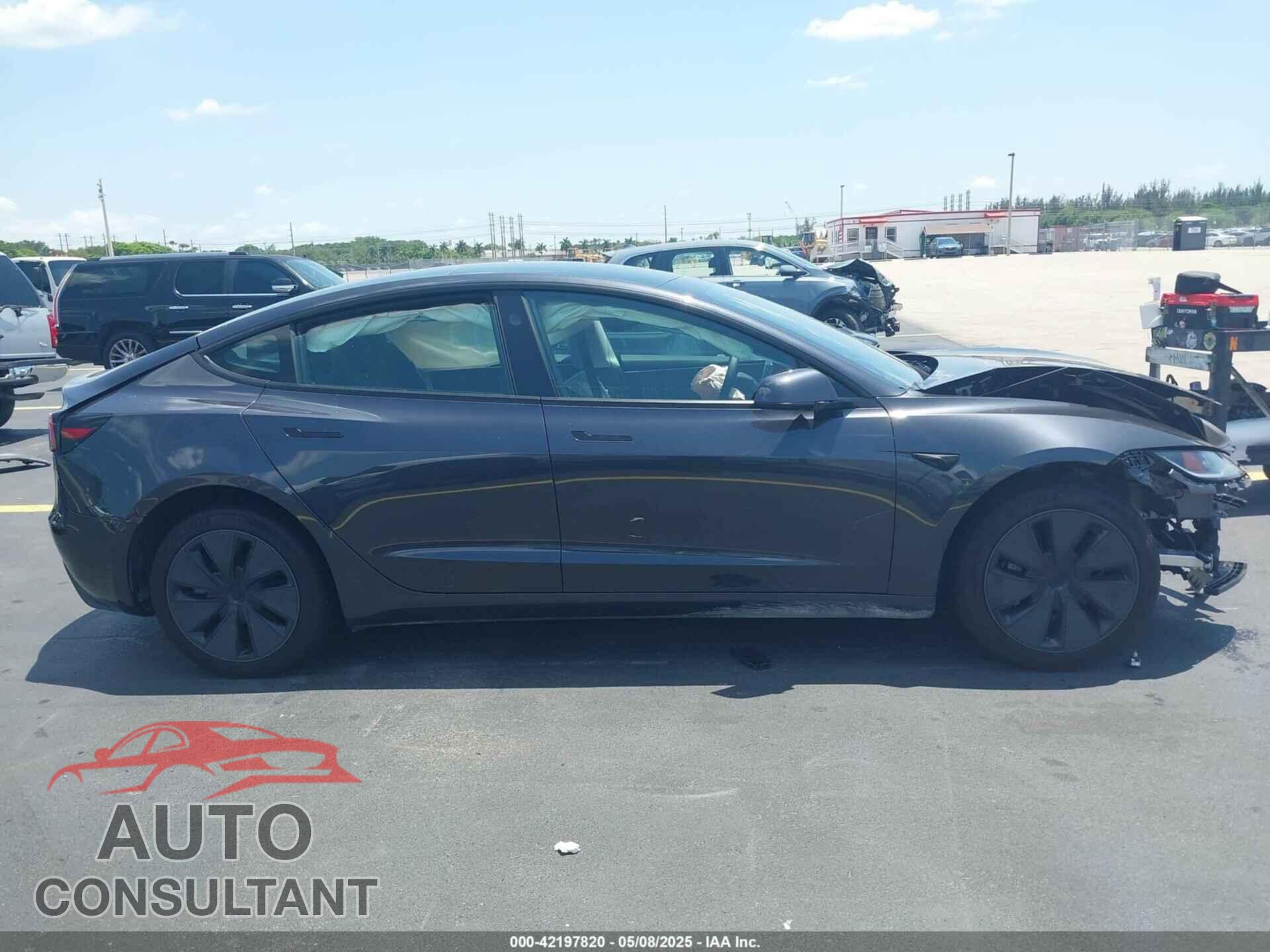 TESLA MODEL 3 2025 - 5YJ3E1EA0SF903825