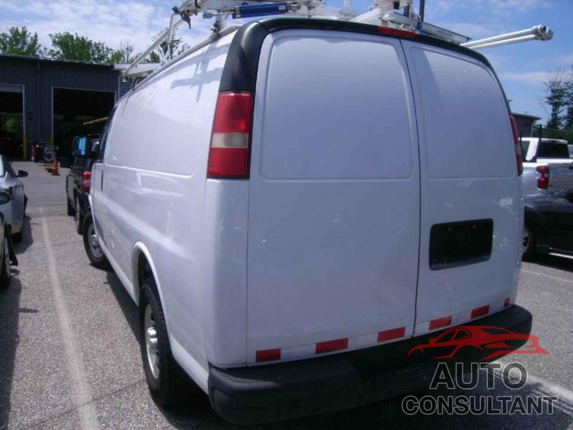 CHEVROLET EXPRESS G2500 2015 - 1GCWGFCF2F1152034