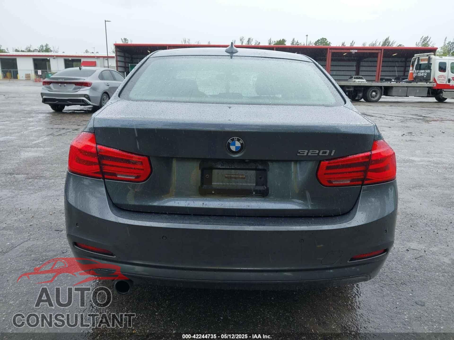 BMW 320I 2018 - WBA8E1G59JNU93478