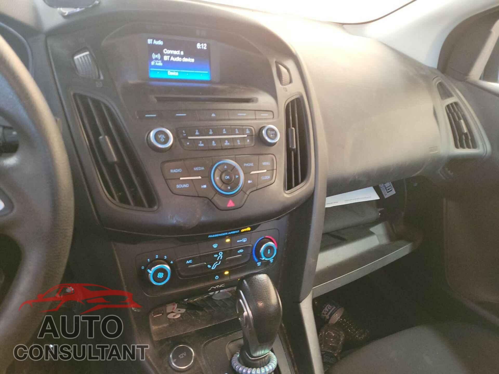 FORD FOCUS 2017 - 1FADP3E29HL211822