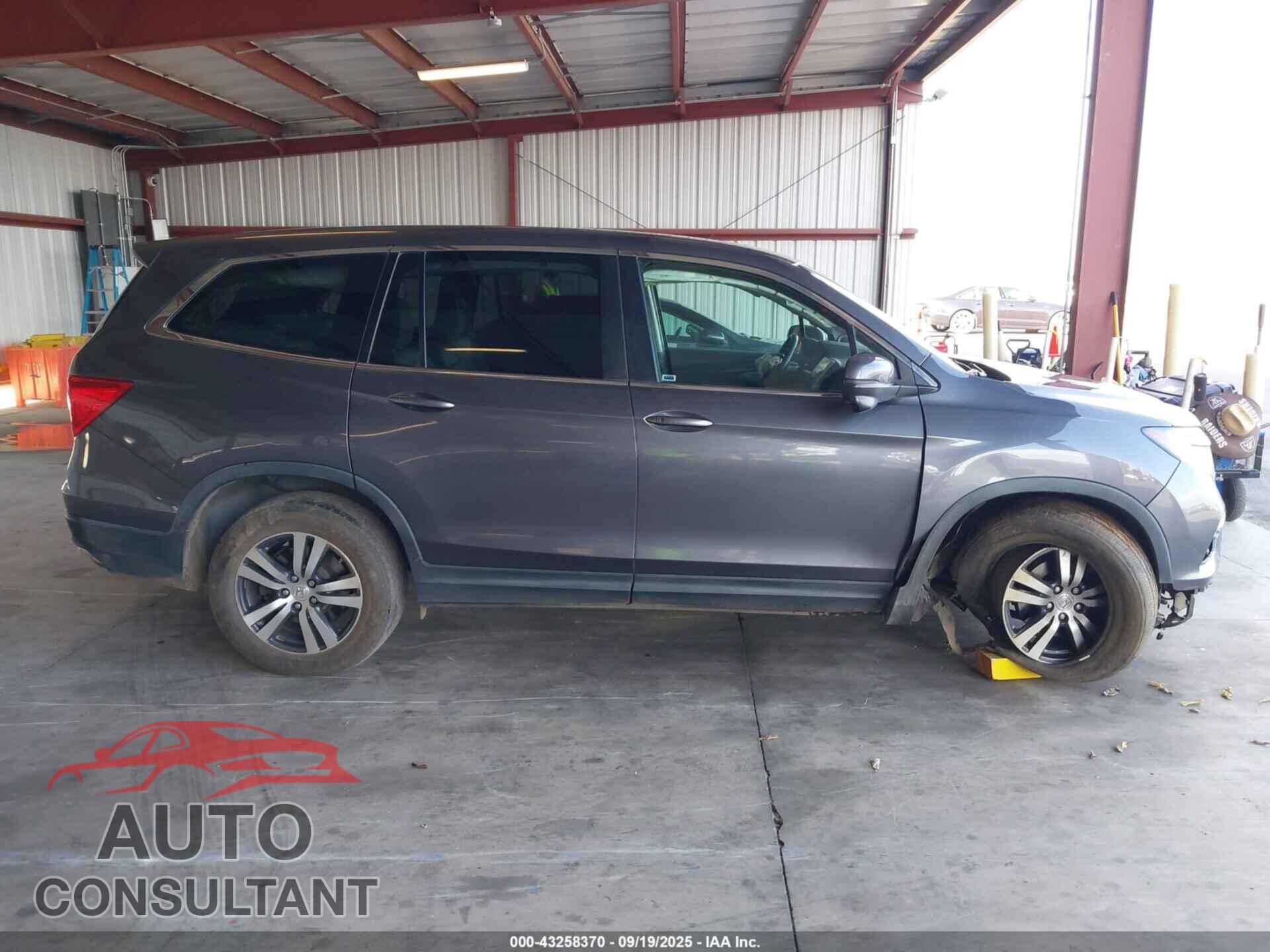HONDA PILOT 2017 - 5FNYF6H86HB053345