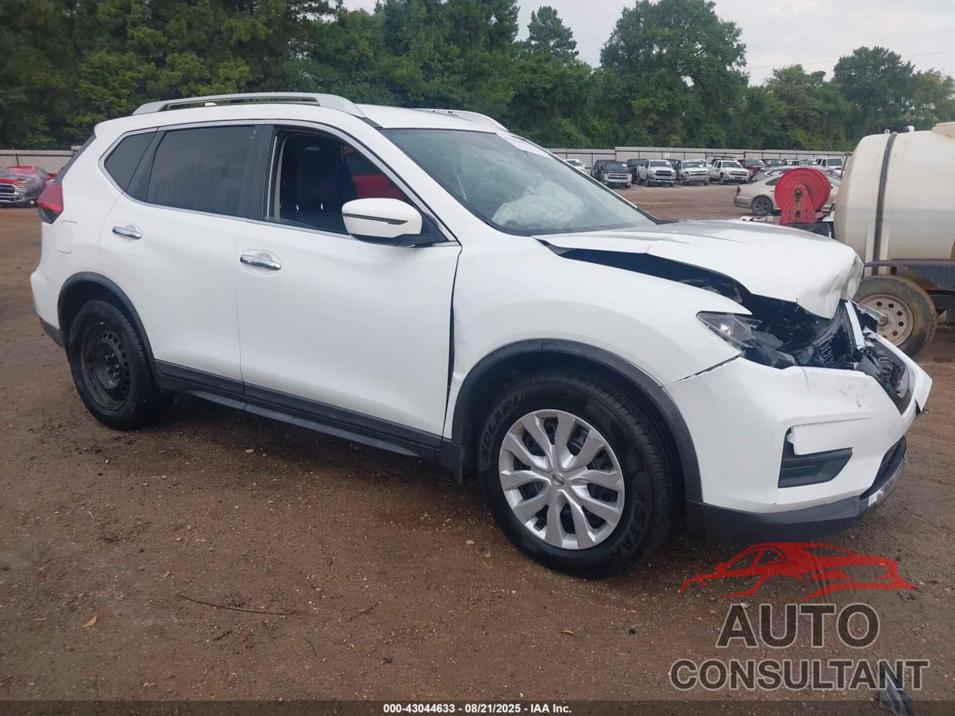 NISSAN ROGUE 2017 - KNMAT2MT3HP578186