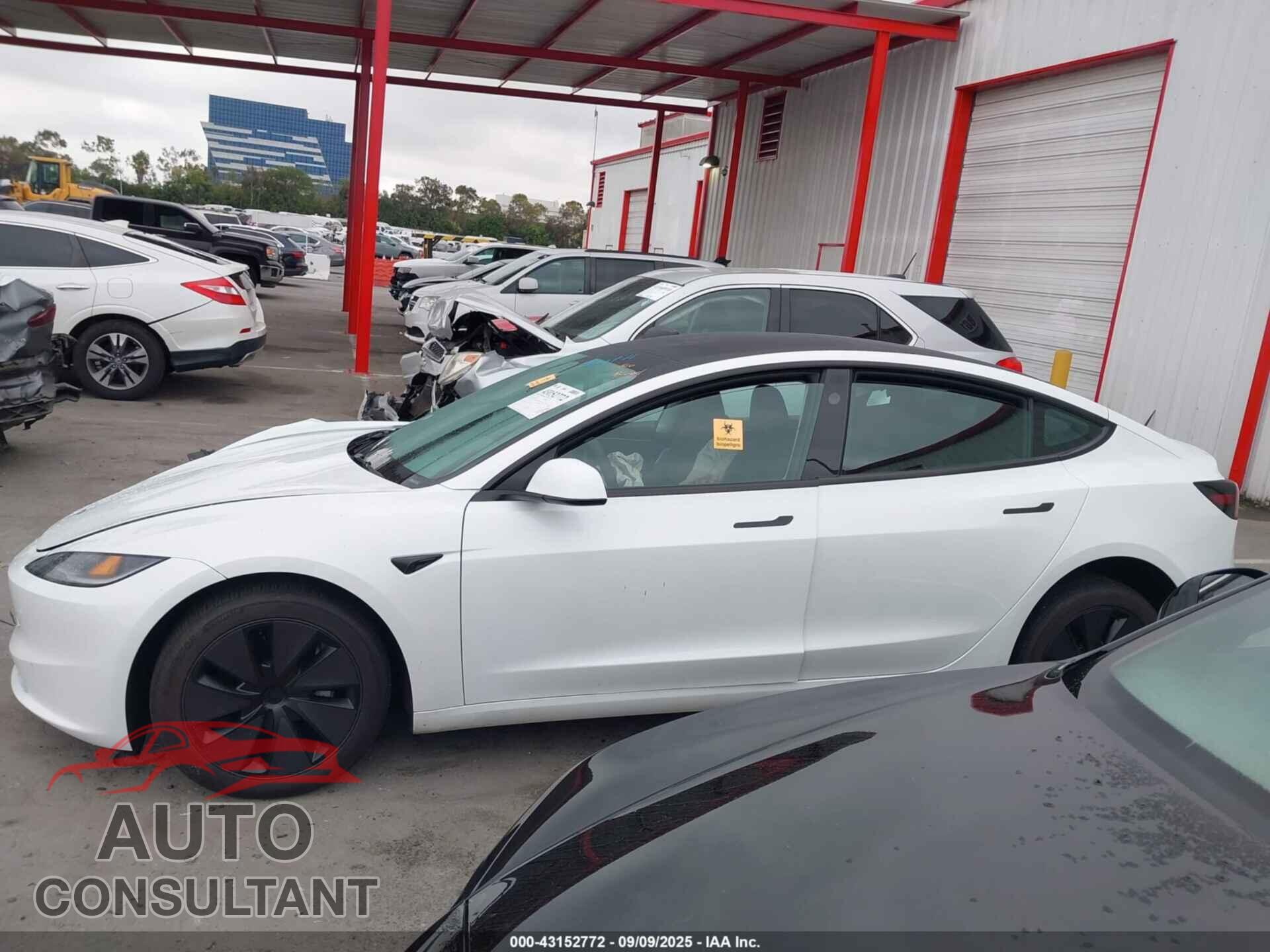 TESLA MODEL 3 2024 - 5YJ3E1EA4RF782498
