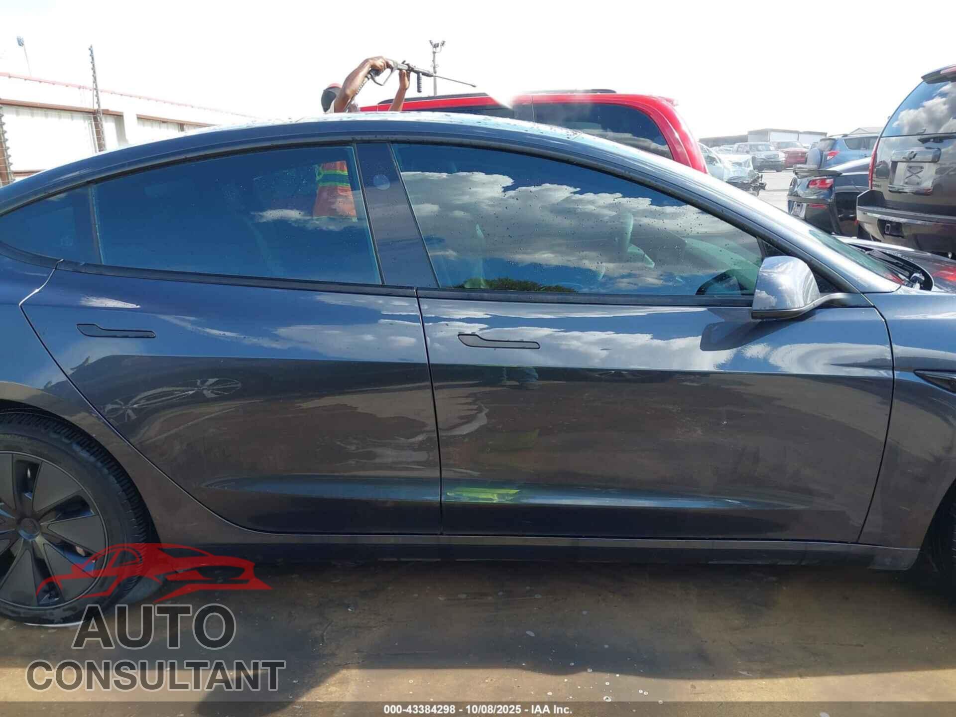 TESLA MODEL 3 2025 - 5YJ3E1EA5SF978729