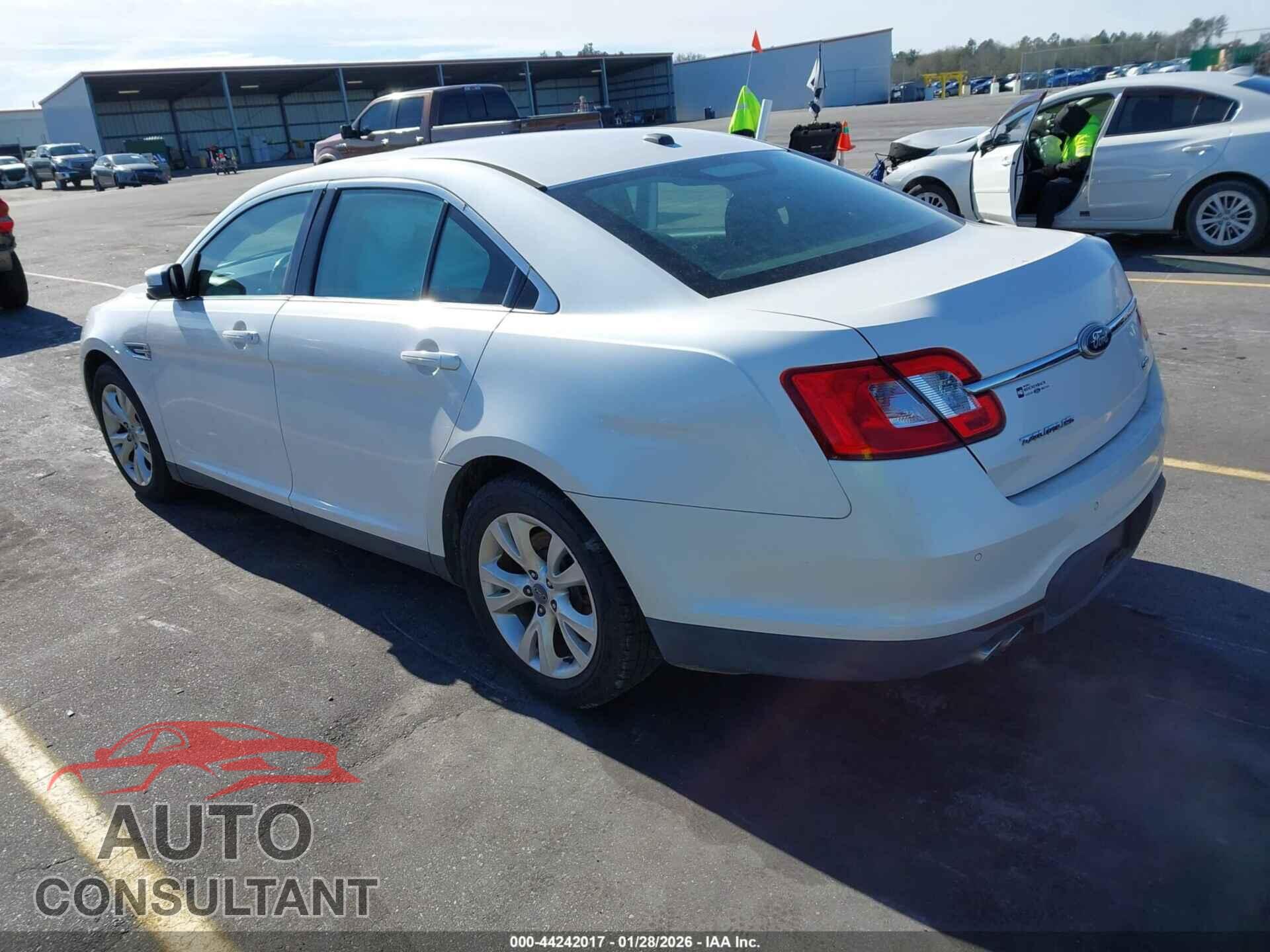 FORD TAURUS 2011 - 1FAHP2EW1BG100857