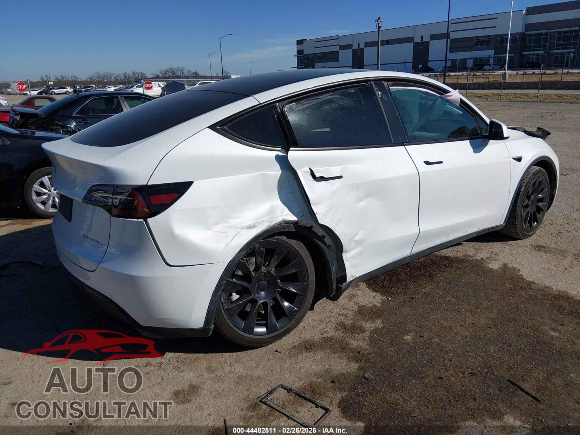 TESLA MODEL Y 2023 - 7SAYGAEEXPF792861