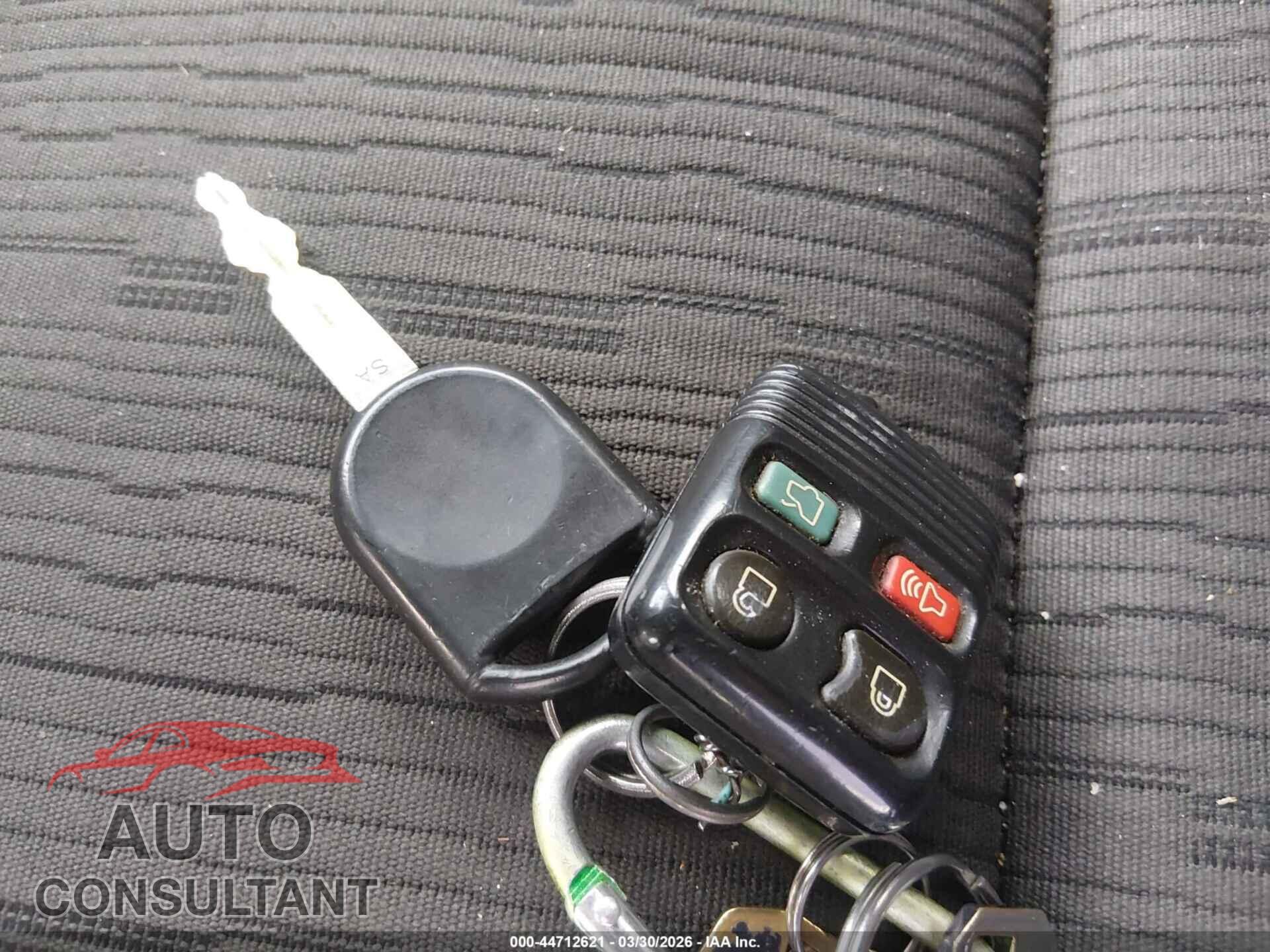 FORD FOCUS 2011 - 1FAHP3FN6BW133564