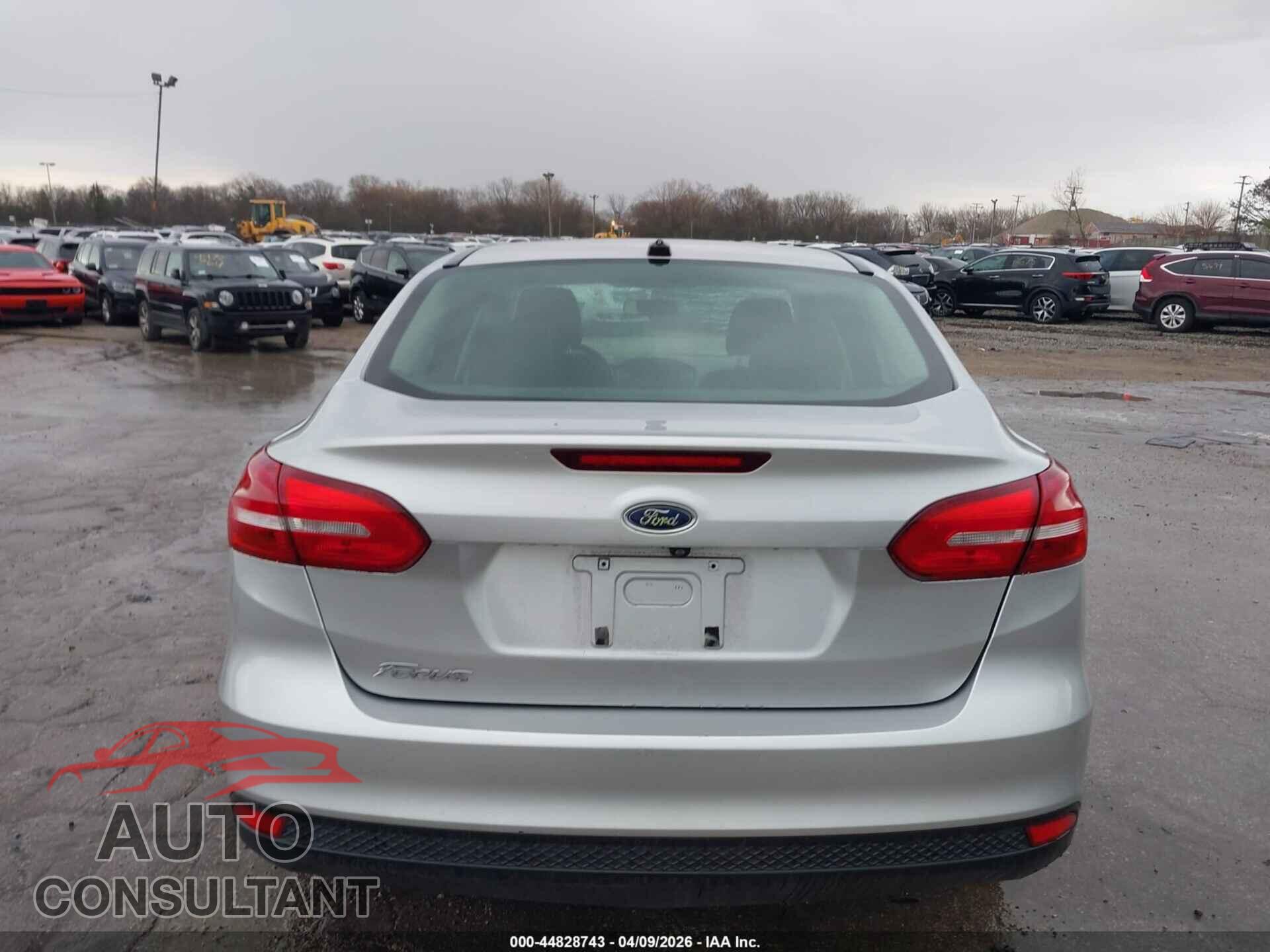 FORD FOCUS 2018 - 1FADP3E28JL215172
